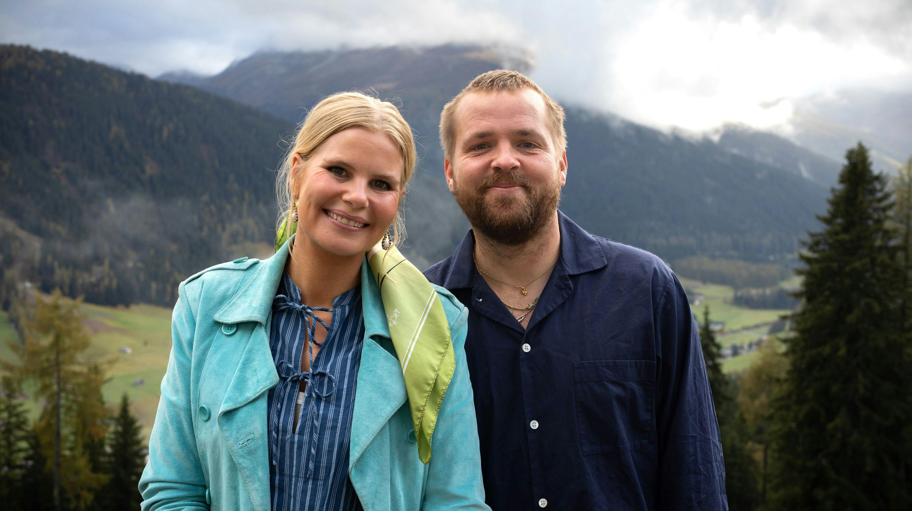 Sofie Linde og Joakim Ingversen er værter på den danske version af realityprogrammet "Hotel Romantik", hvor 20 seniorer skal date.