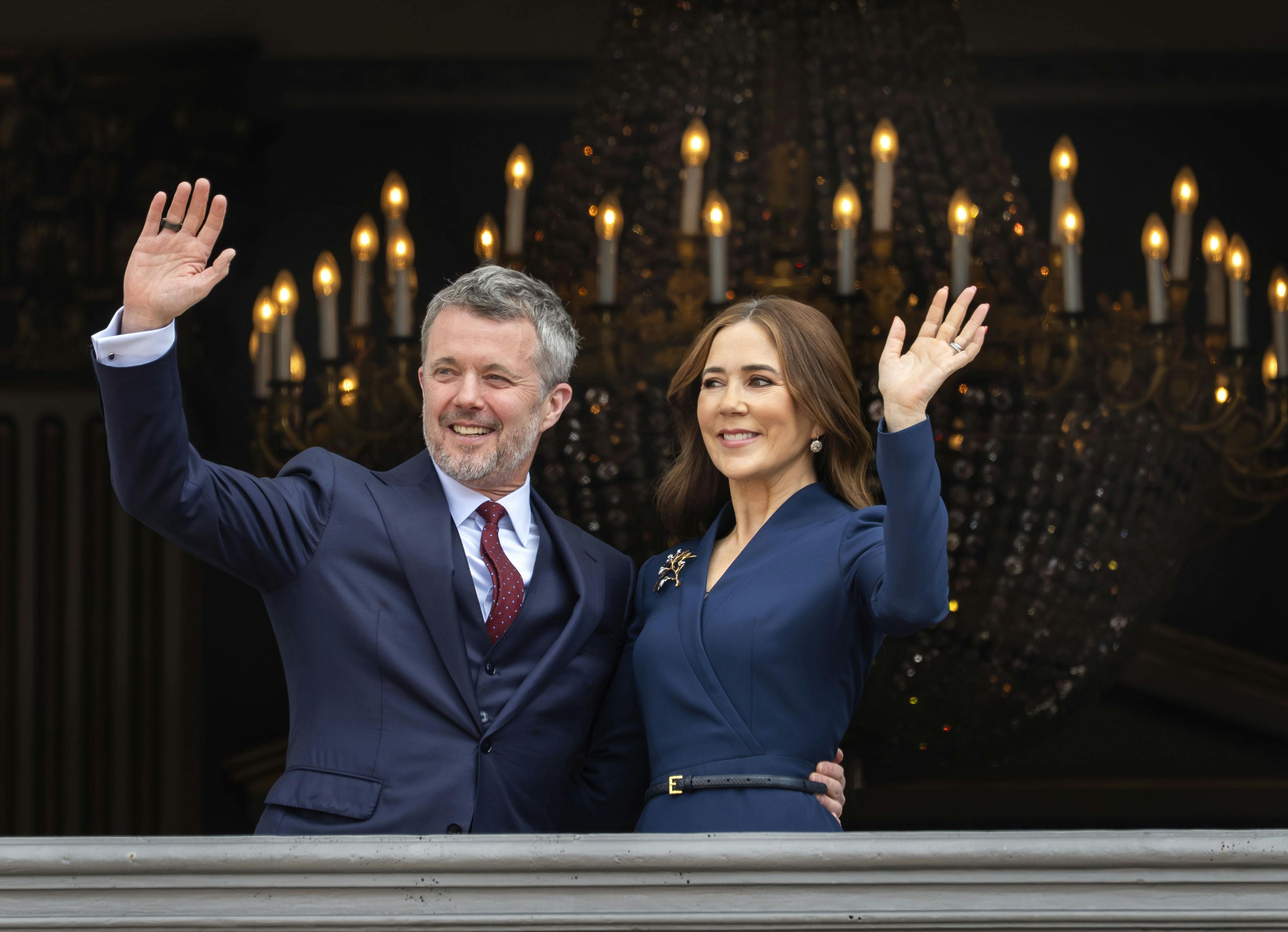 Kong Frederik og dronning Mary har tidligere hygget sig på den store luksusbåd, som er omdrejningspunktet i skattesagen.