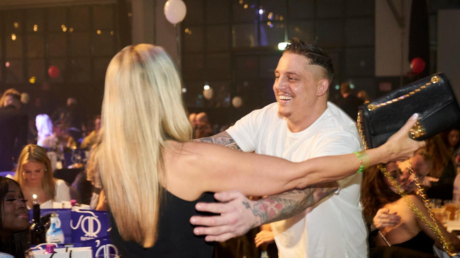 Festen er for alvor forbi for Nicki Bille, hvis liv ligner noget, der er helt i ruiner.