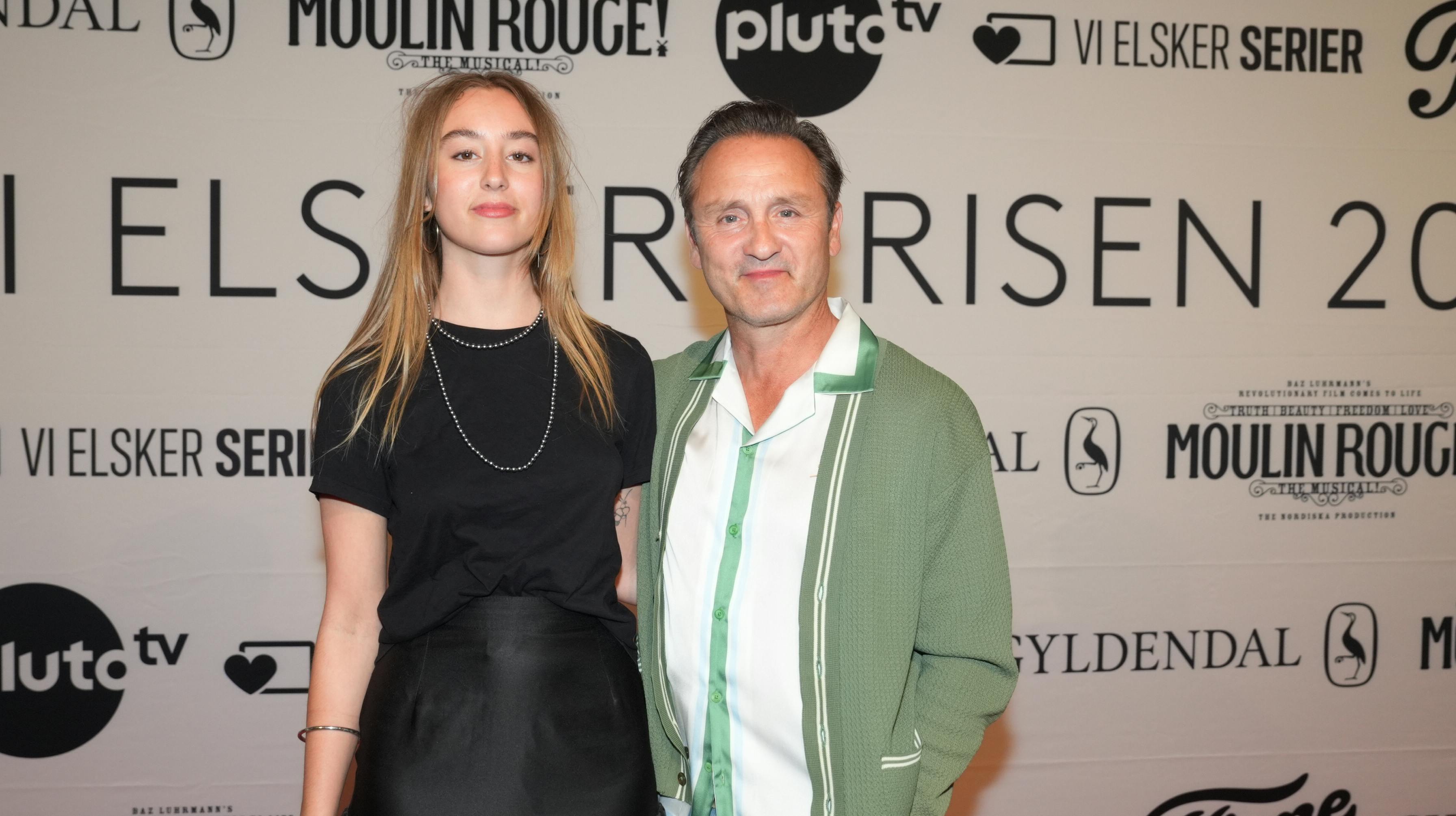 Lars Ranthe har datteren Rigmor med til prisuddeling.