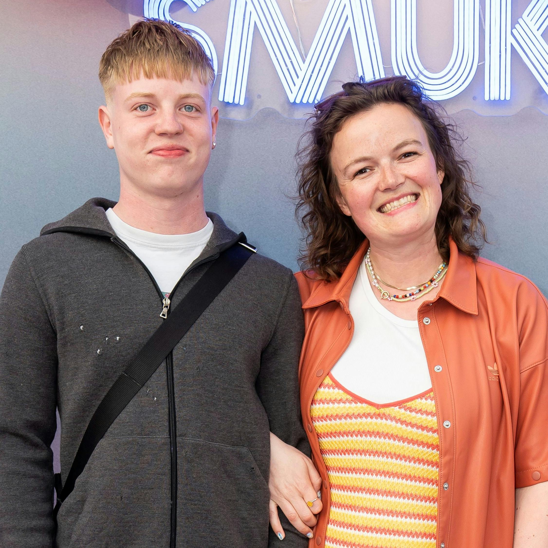 Nina Ettrup Larsen luftede vielsesringen, da hun tirsdag aften var til filmpremiere i Hellerup.