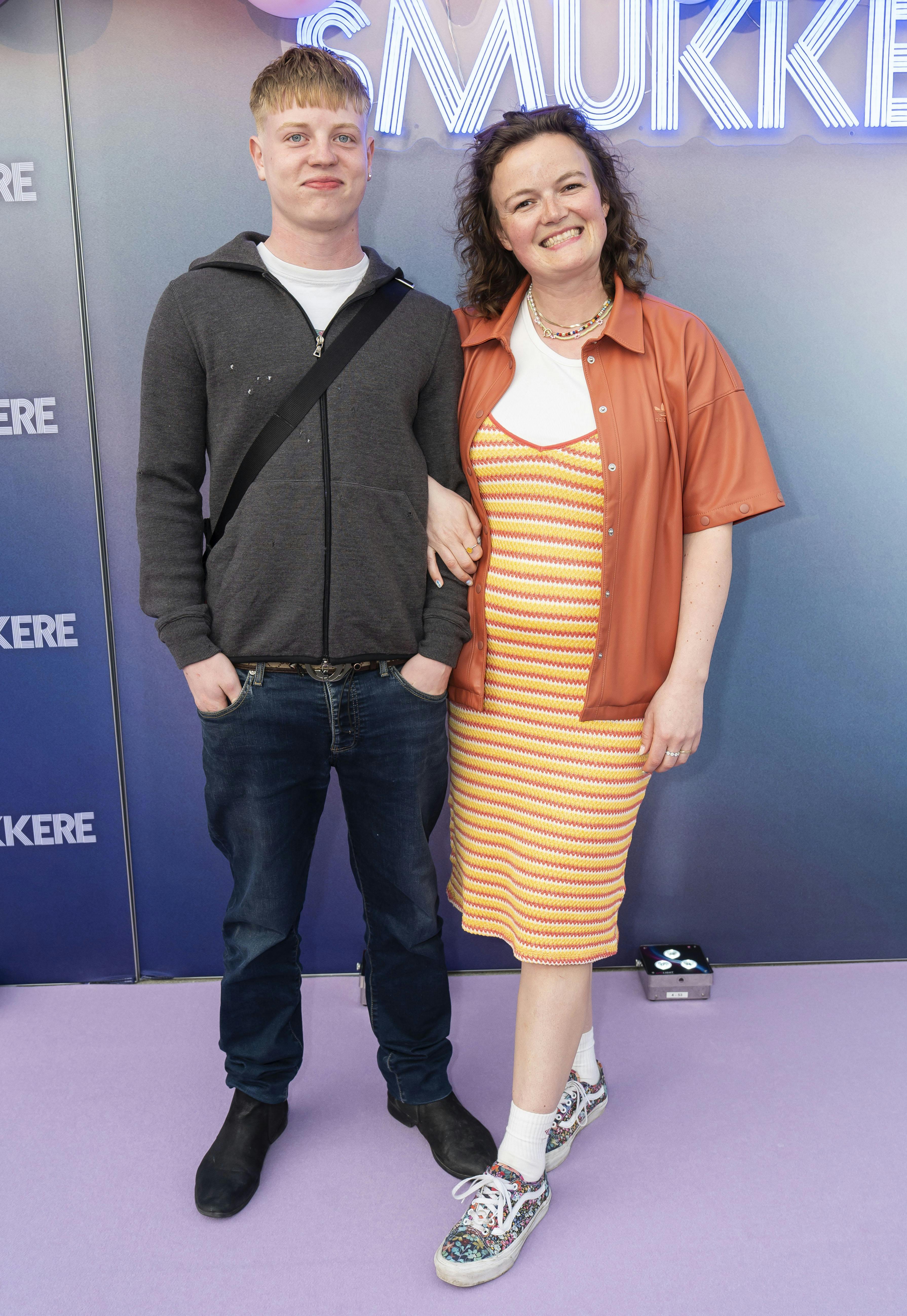 - Det er min fætter Bror, fortalte Nina Ettrup Larsen og gjorde forvirringen total.  -- Så kan jeg altid sige til folk, at han er min yndlingsbror uden at fornærme mine brøde.