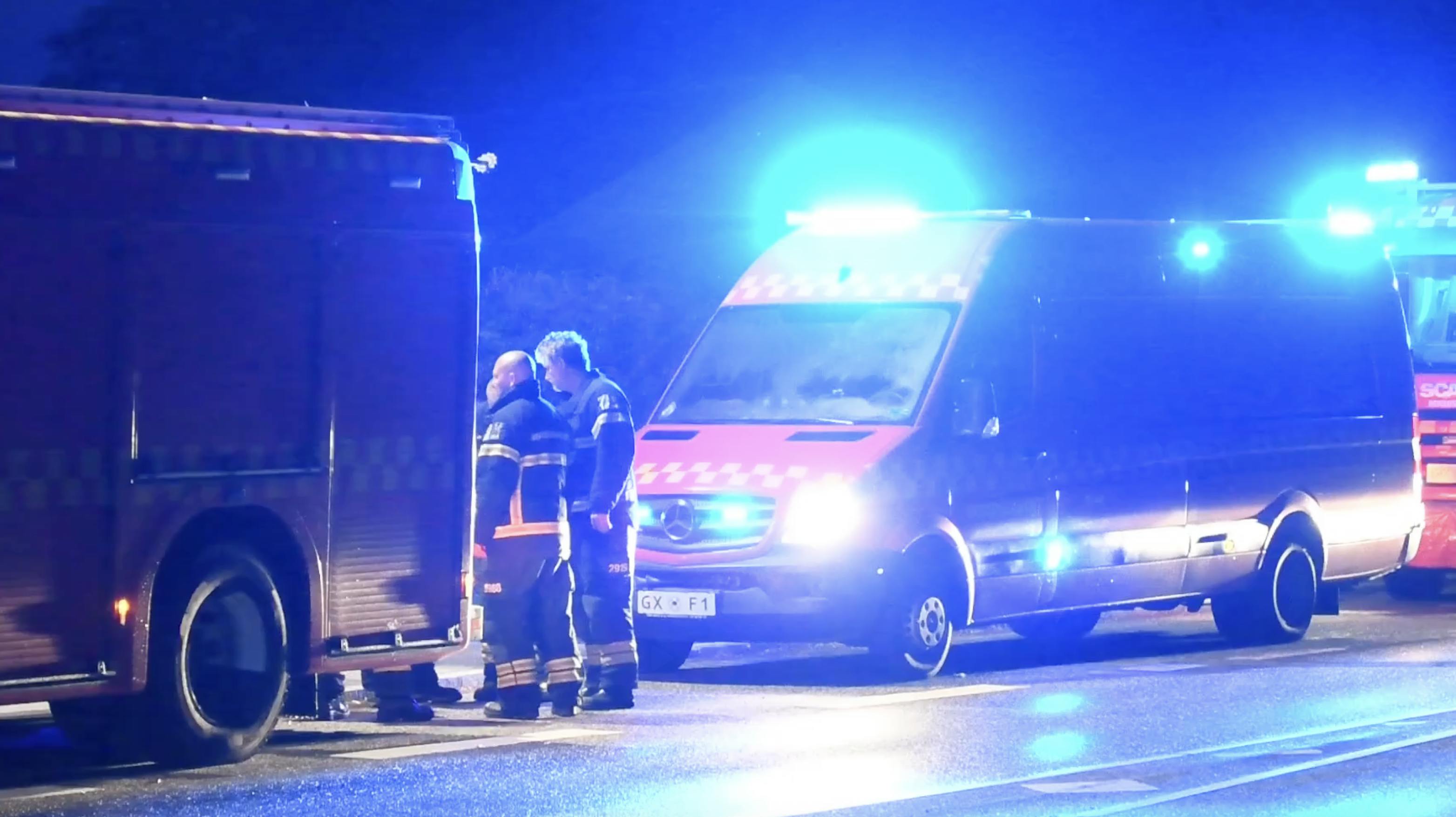 Redningspersonale har hele natten assisteret politiet i deres efterforskning.