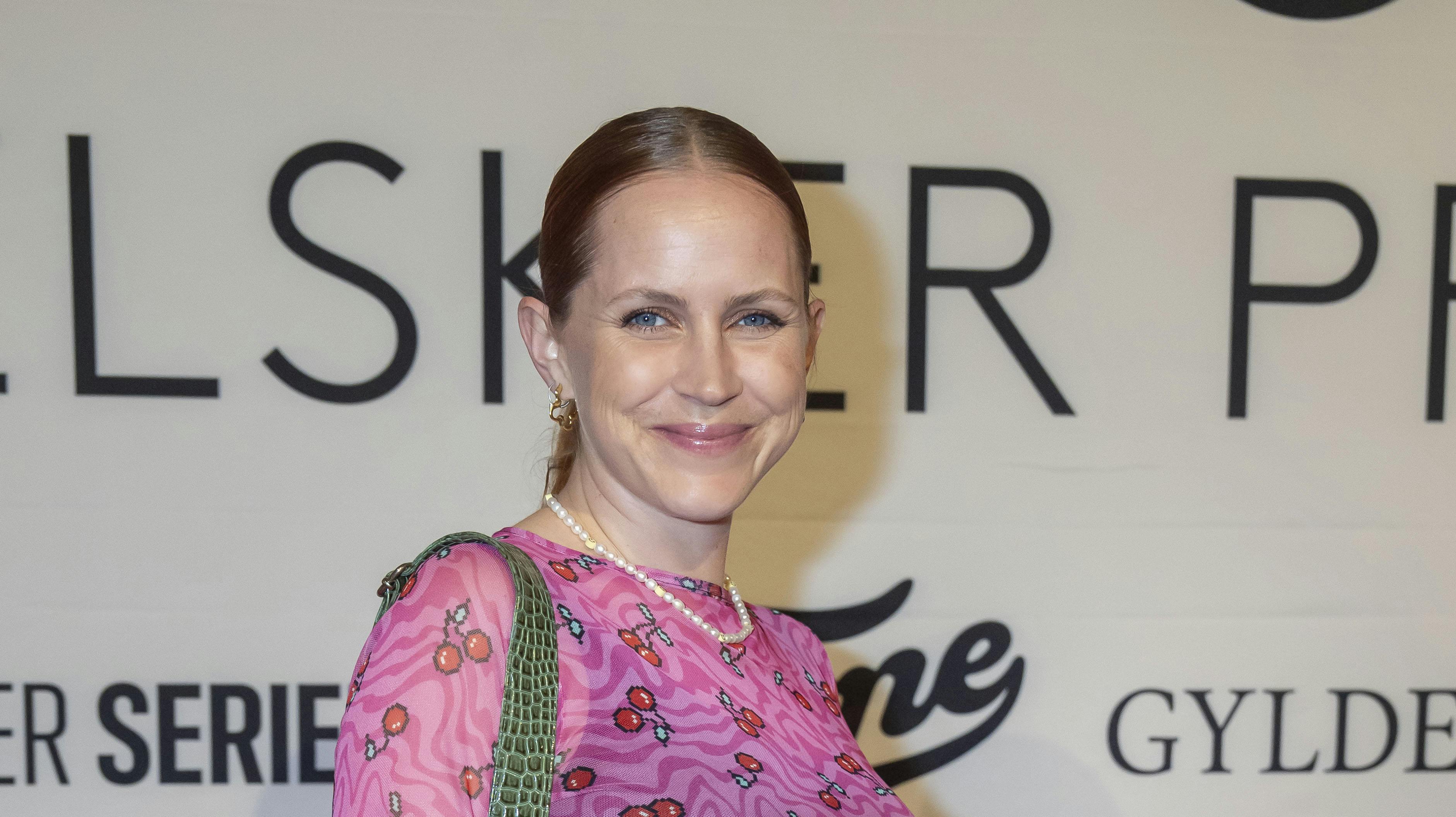 Line Kirsten venter sig en dreng, men venter også på at få nøglerne til sit nye hus.