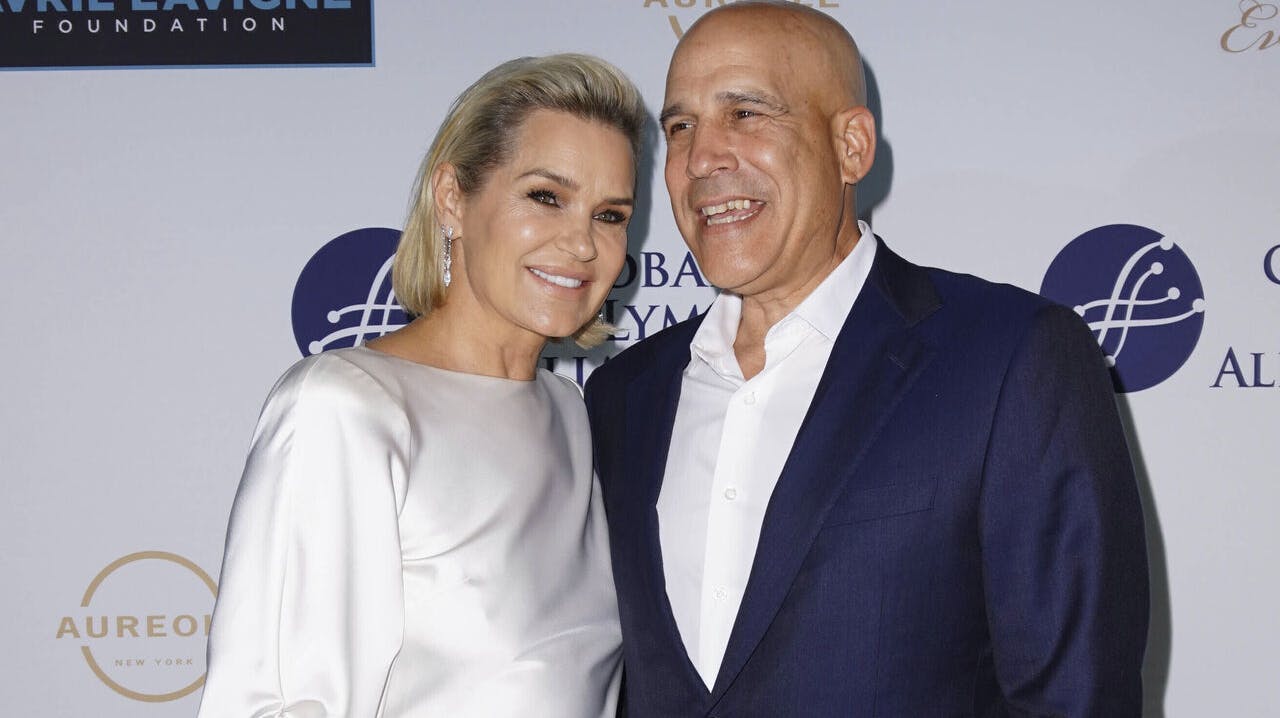 Photo by: John Nacion/STAR MAX/IPx 2019 10/10/19 Yolanda Hadid and Joseph Jingoli at Global Lyme Alliance's 5th Annual New York City Gala.