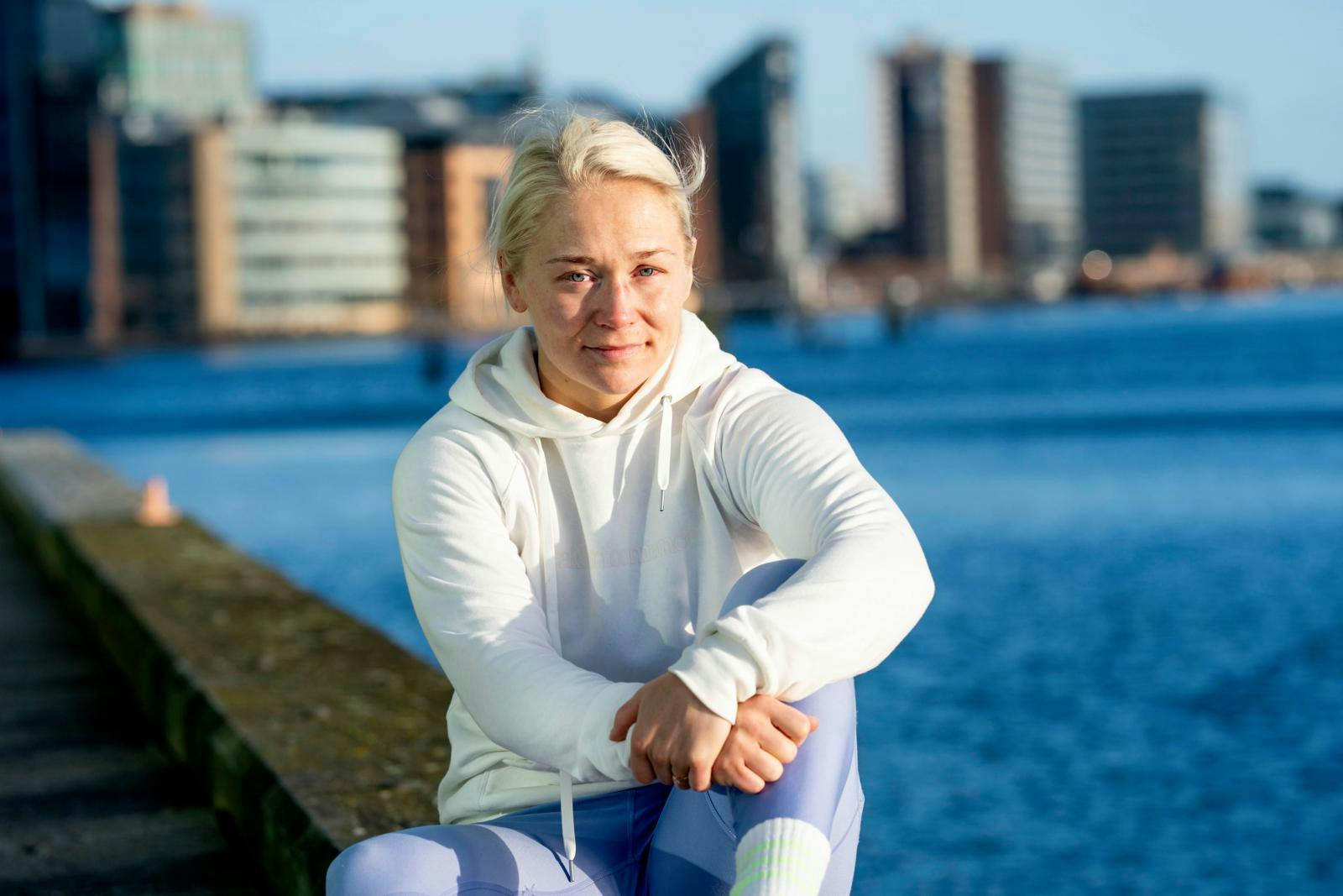 Dina Thorslund må vente med drømmen om Madison Square Garden – boksehandskerne er lagt på hylden for nu, mens hun venter sit andet barn.