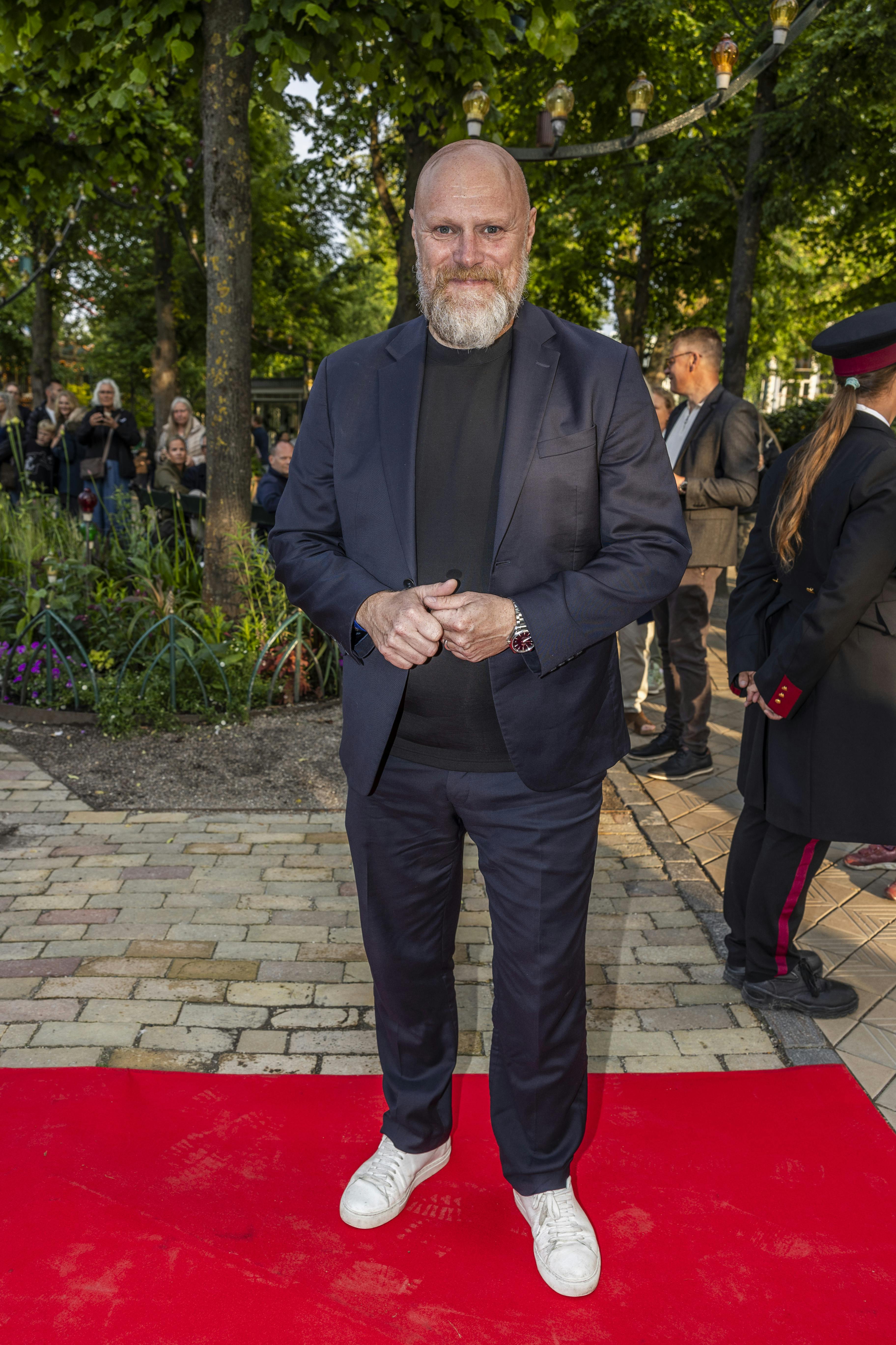 Mads Steffensen måtte skyde en hvid pil efter otte tusind kroner, som svindlere frarøvede ham.