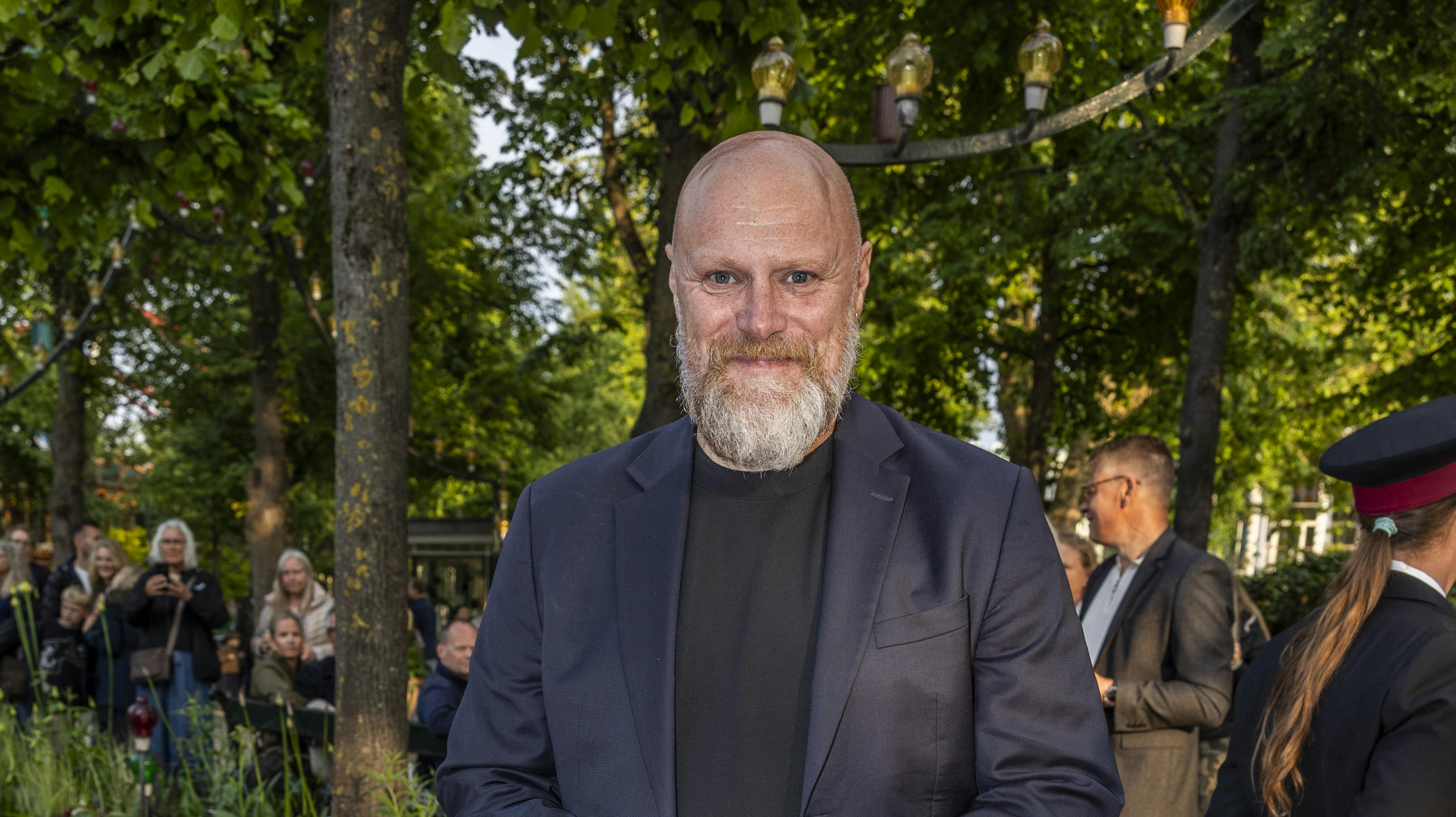 Mads Steffensen måtte skyde en hvid pil efter otte tusind kroner, som svindlere frarøvede ham.