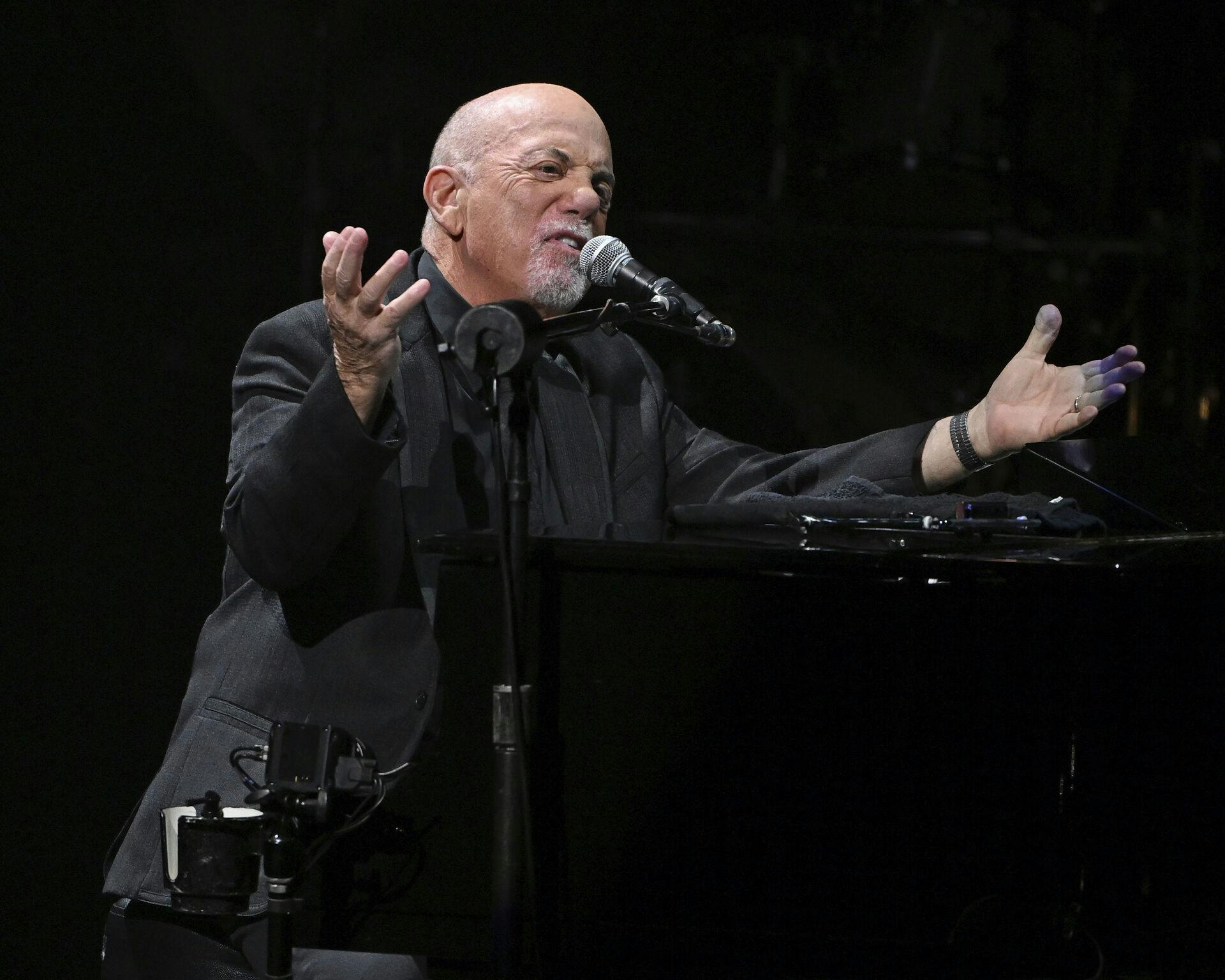 HOLLYWOOD FL - NOVEMBER 23: Billy Joel performs at Hard Rock Live at the Seminole Hard Rock Hotel & Casino on November 23, 2024 in Hollywood, Florida. Credit: mpi04/MediaPunch /IPX