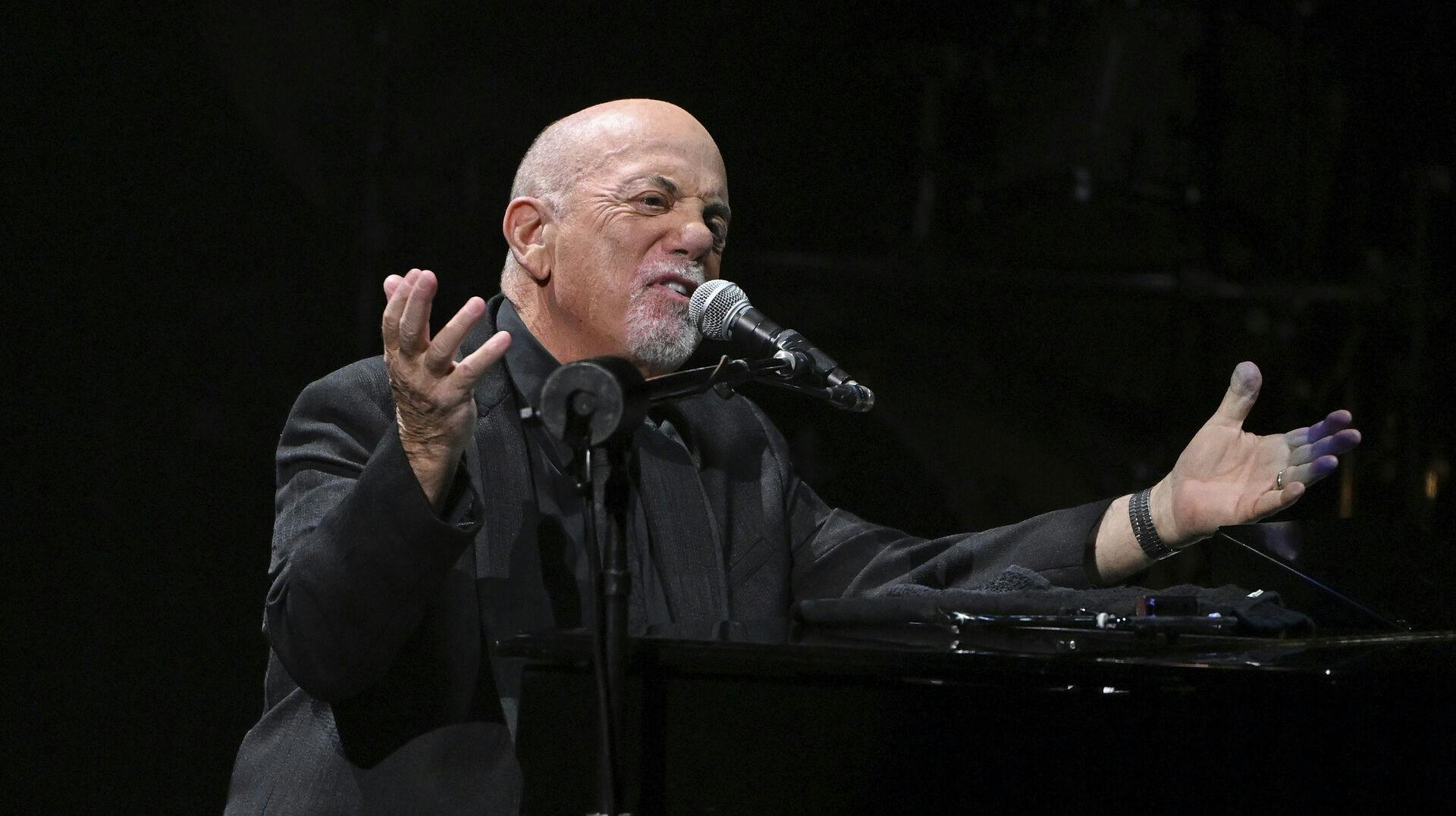 HOLLYWOOD FL - NOVEMBER 23: Billy Joel performs at Hard Rock Live at the Seminole Hard Rock Hotel & Casino on November 23, 2024 in Hollywood, Florida. Credit: mpi04/MediaPunch /IPX