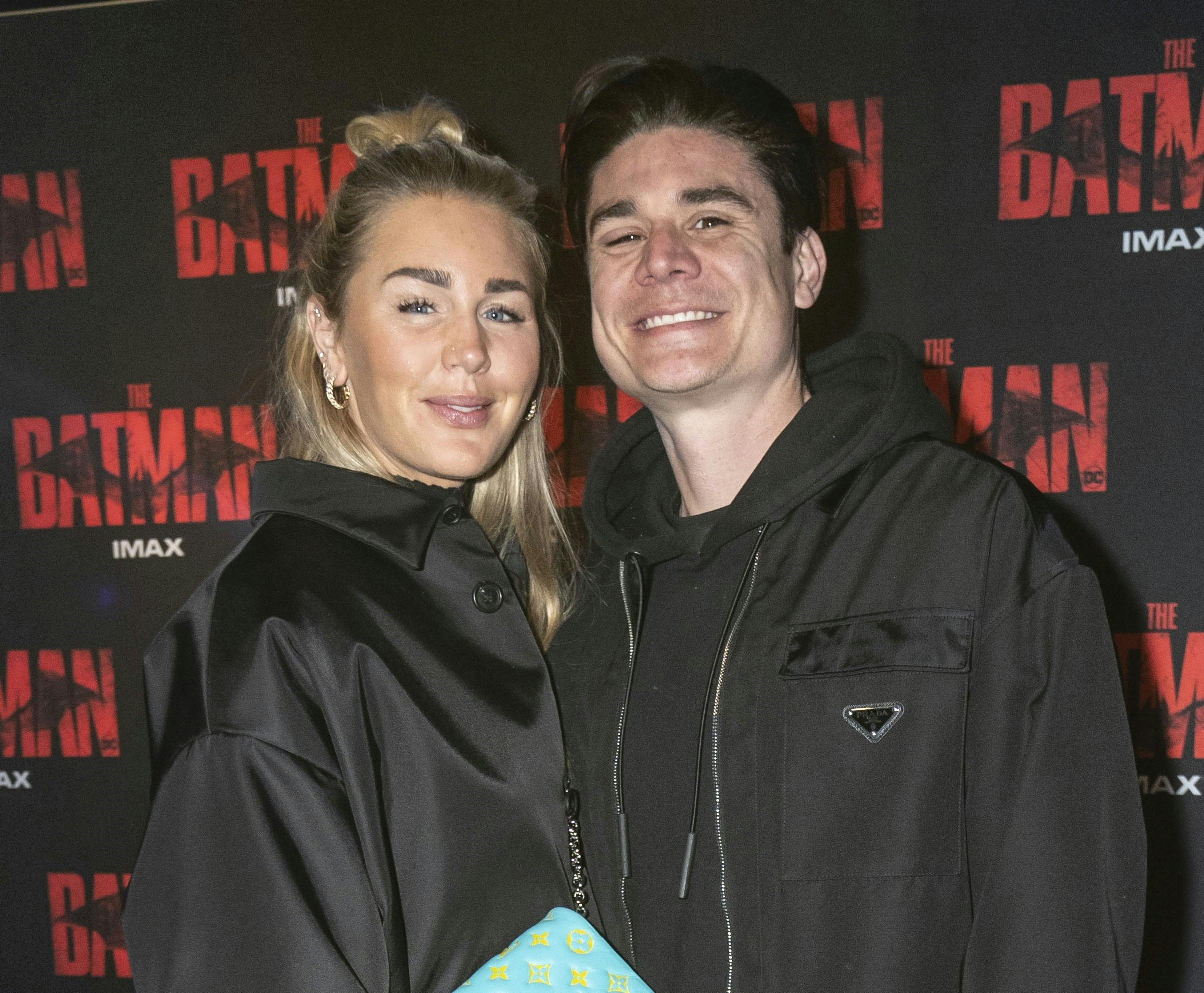 I ti år dannede de par, og i ti år var han angiveligt utro.