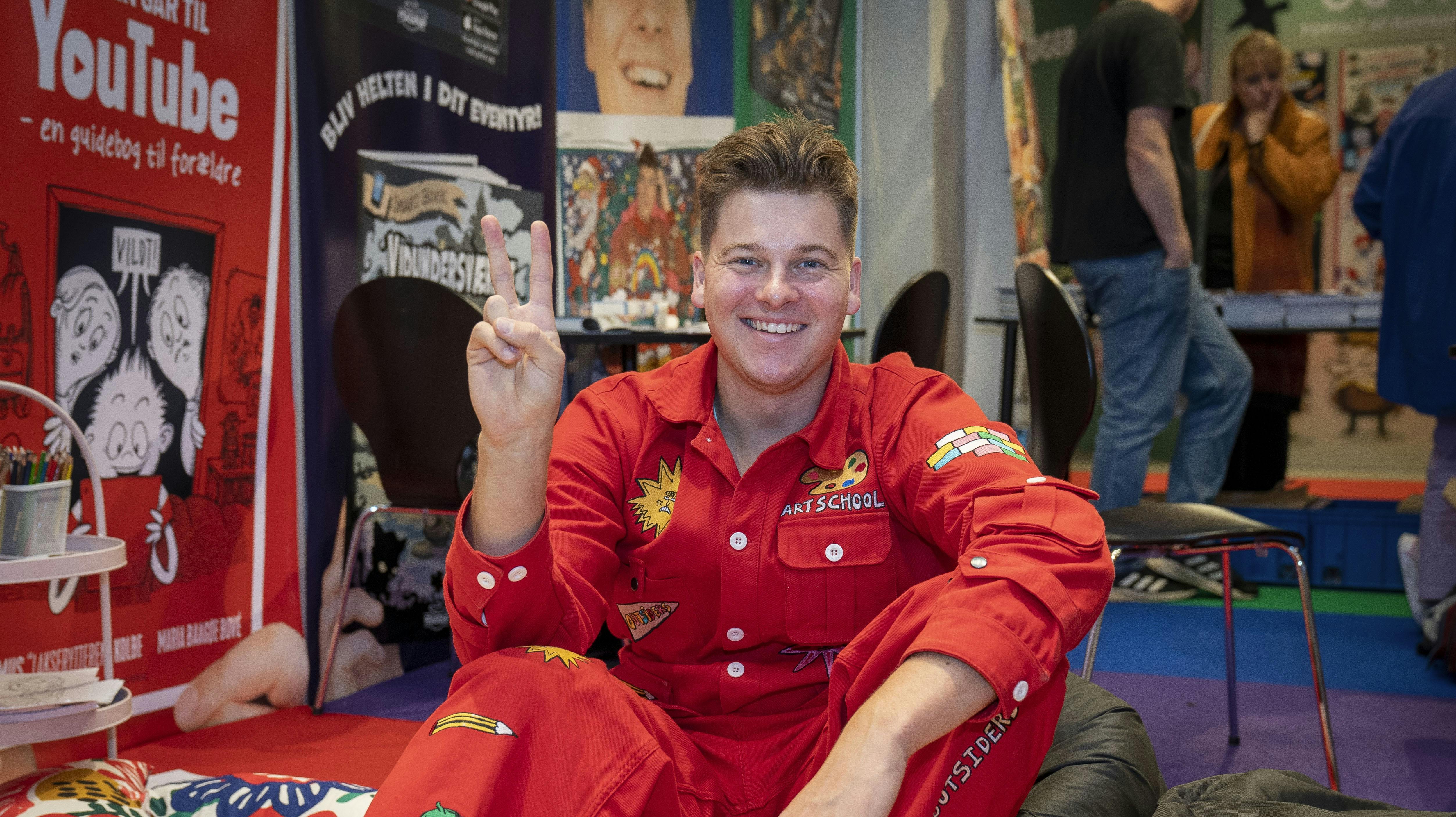 Rasmus Kolbe, Lakserytteren, er 34 år gammel, og han har over en millioner følgere på tværs af sine sociale platforme.