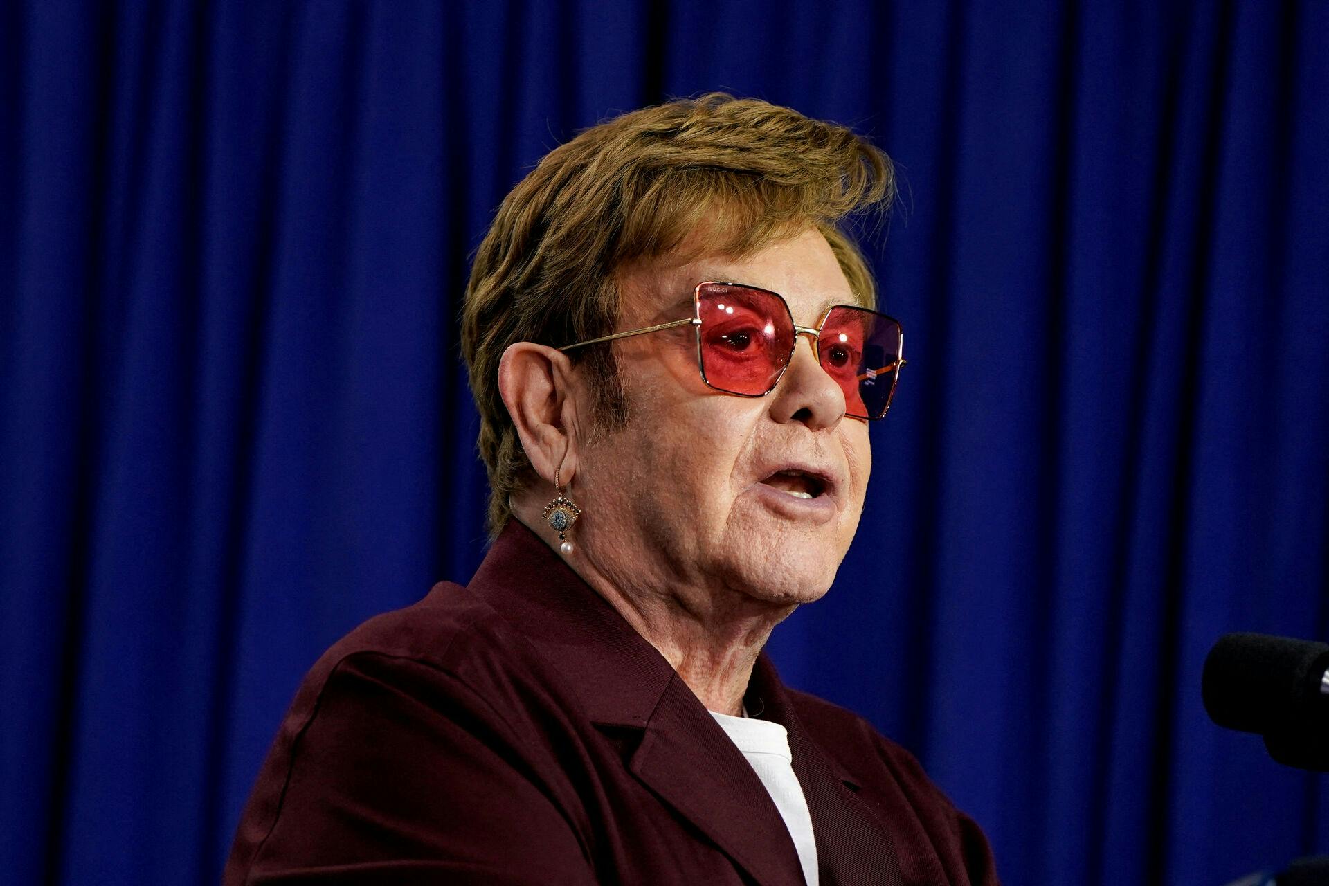 Elton John tager ifølge The Mirror 36 mio. kr. for en koncert til et privat arrangement.