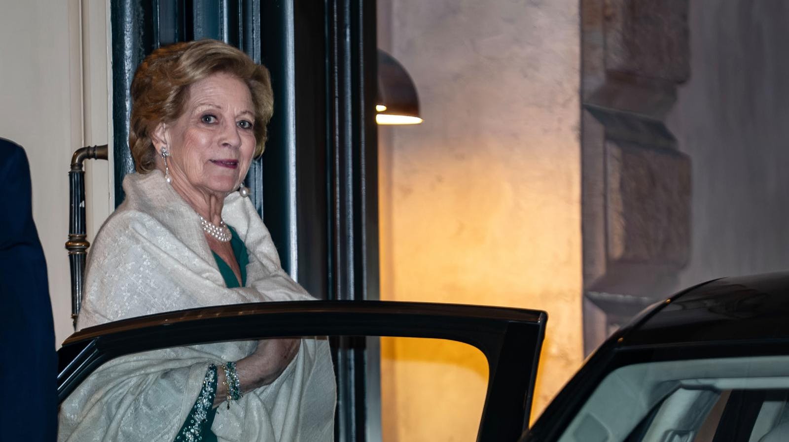 Man forstår godt, hvis den tidligere græske dronning er bekymret over fremtiden for sine børn. Nu troede familien ellers, at der var kommet styr på tingene hjemme i Grækenland.