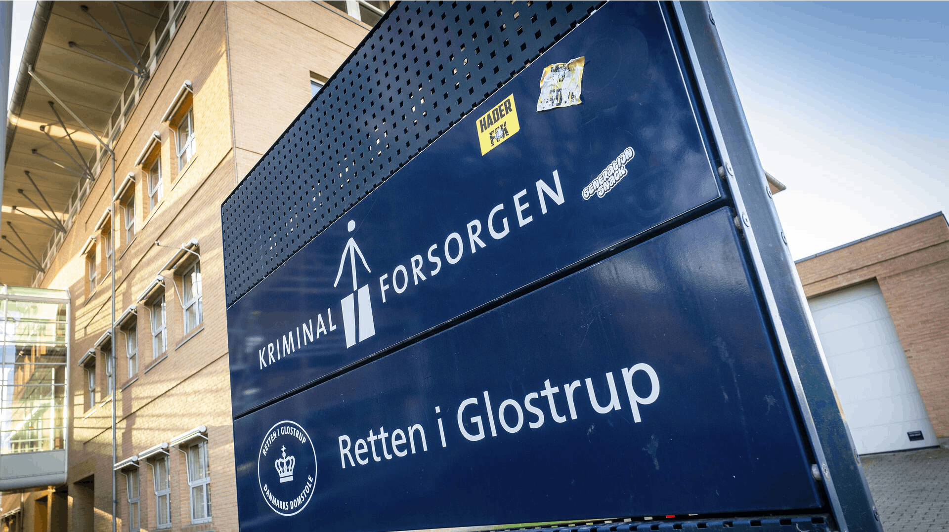 De blev stillet for en dommer ved Retten i Glostrup.