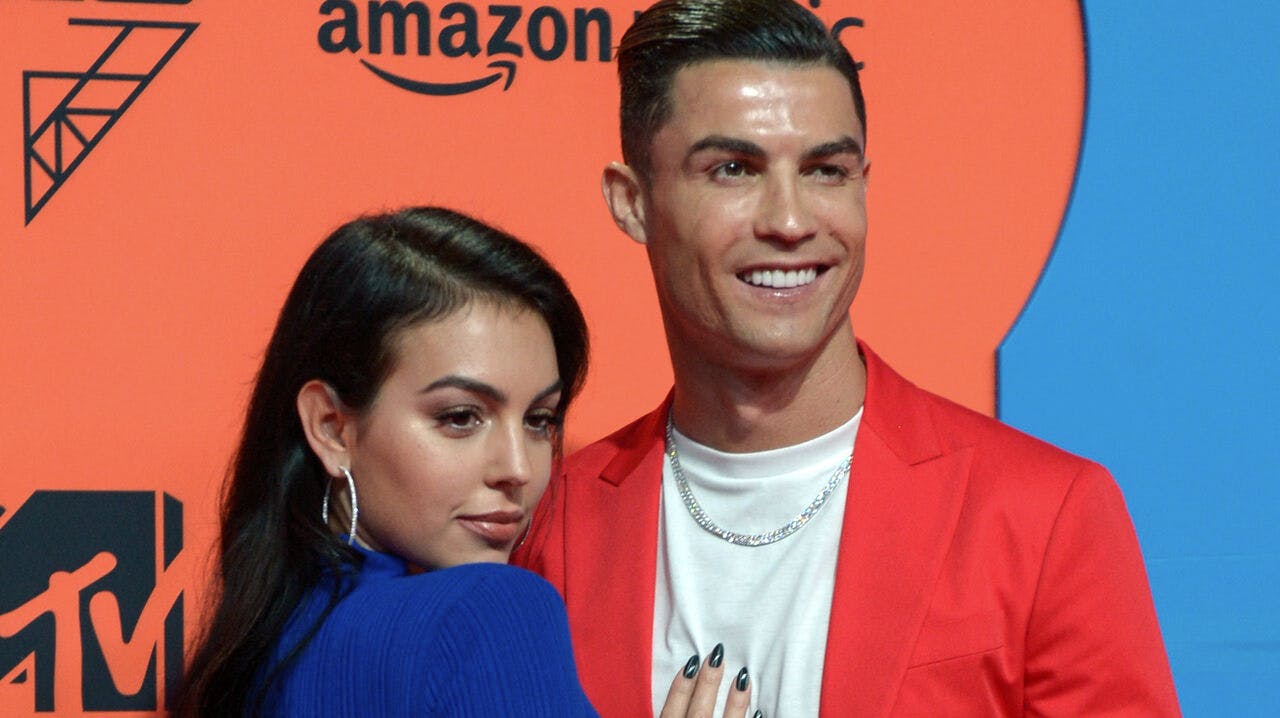 Cristiano Ronaldo danner par med modellen Georgina Rodriguez.