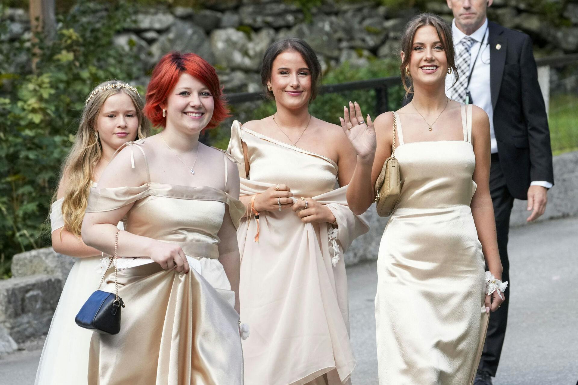 Prinsesse Märtha Louises datter Leah Isadora Behn (yderst til højre) skal være med i den femte sæson af "Forræder Norge". Det afslører norsk TV 2.