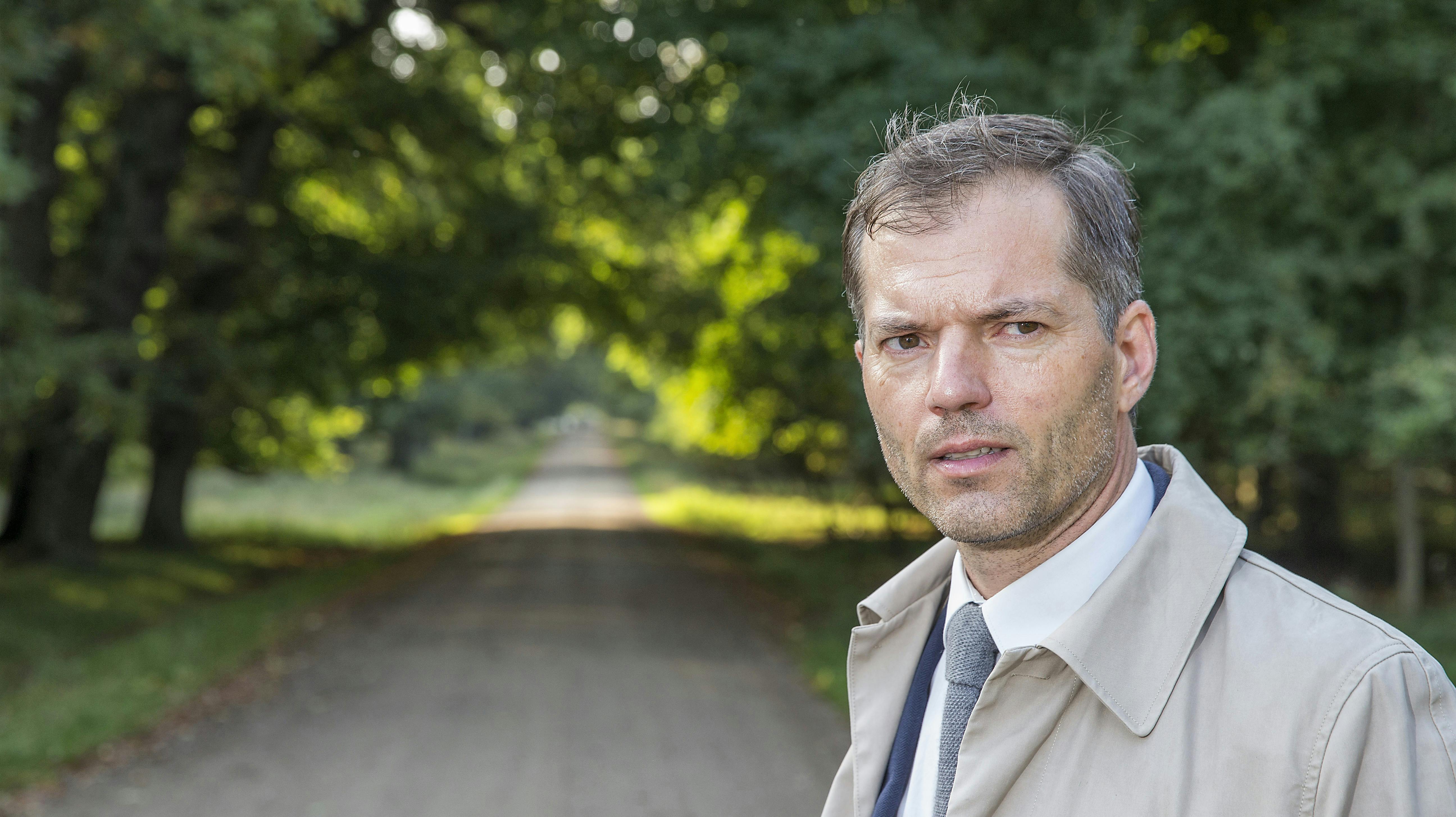 Mikael Bertelsen er i dag 57 år gammel og udbetaler løn til sig selv i millionklassen.