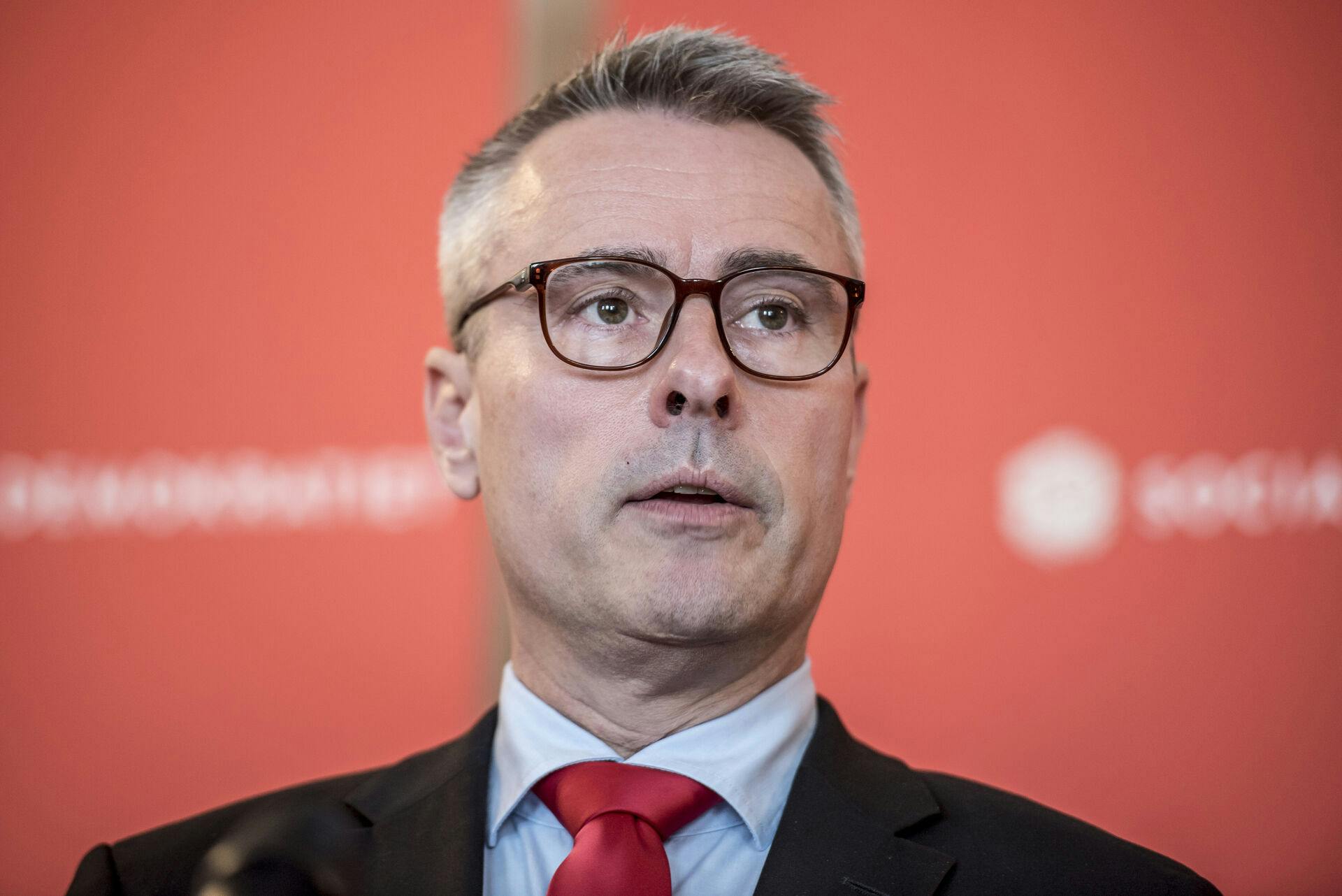 Der er alt andet end stor interesse for Henrik Sass Larsens bog "Tilbageslag".