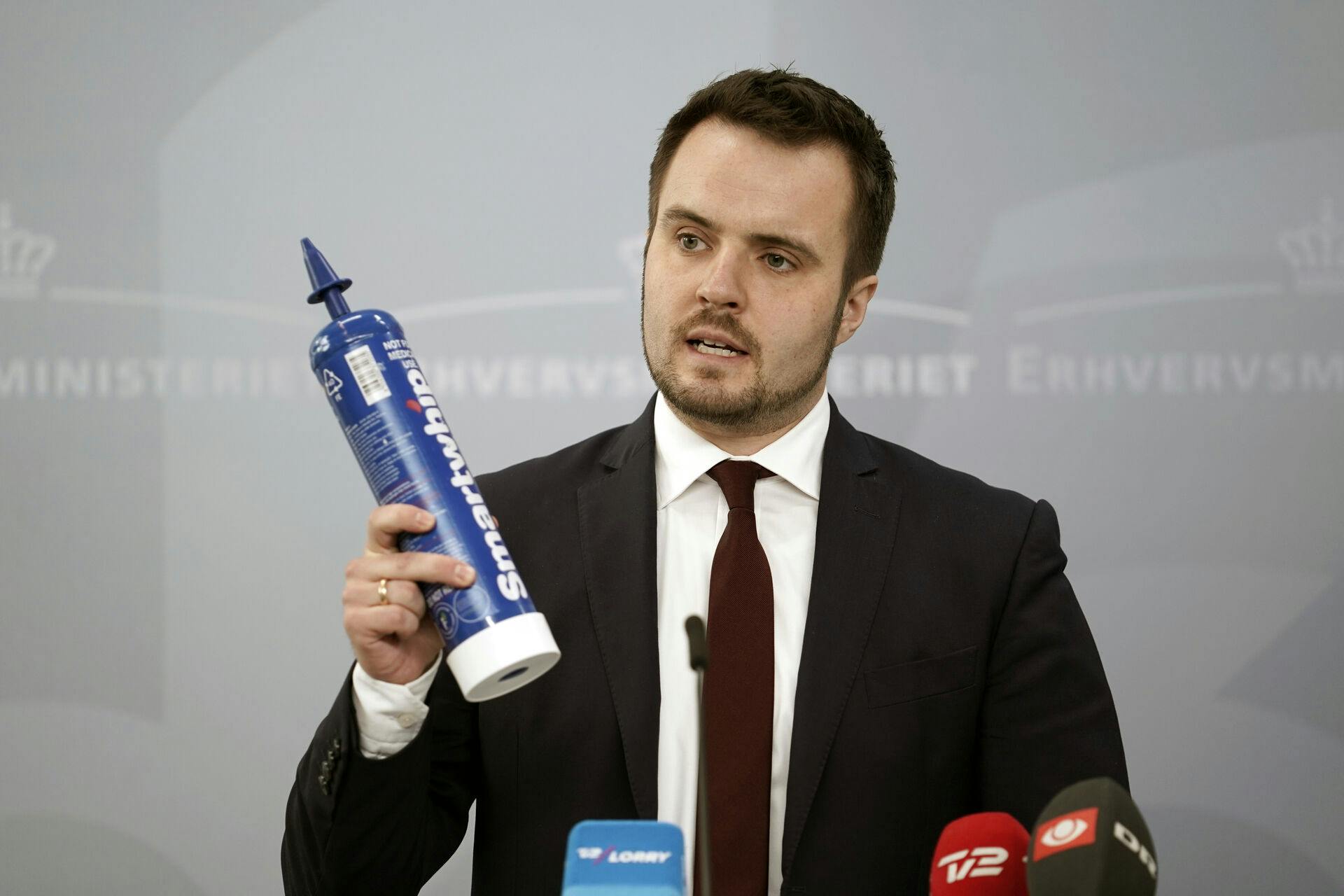 Erhvervsminister Simon Kollerup afholder pressemøde om regeringens forslag til initiativer mod lattergasmisbrug blandt unge, i Erhvervsministeriet i København mandag den 16. december 2019. (Foto: Niels Christian Vilmann/Scanpix 2019)