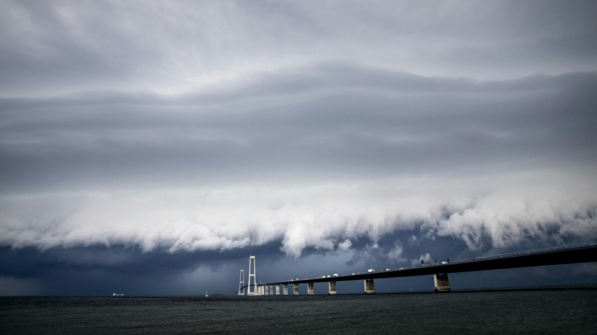 Himlen har været mørk over det meste af Danmark i dag.