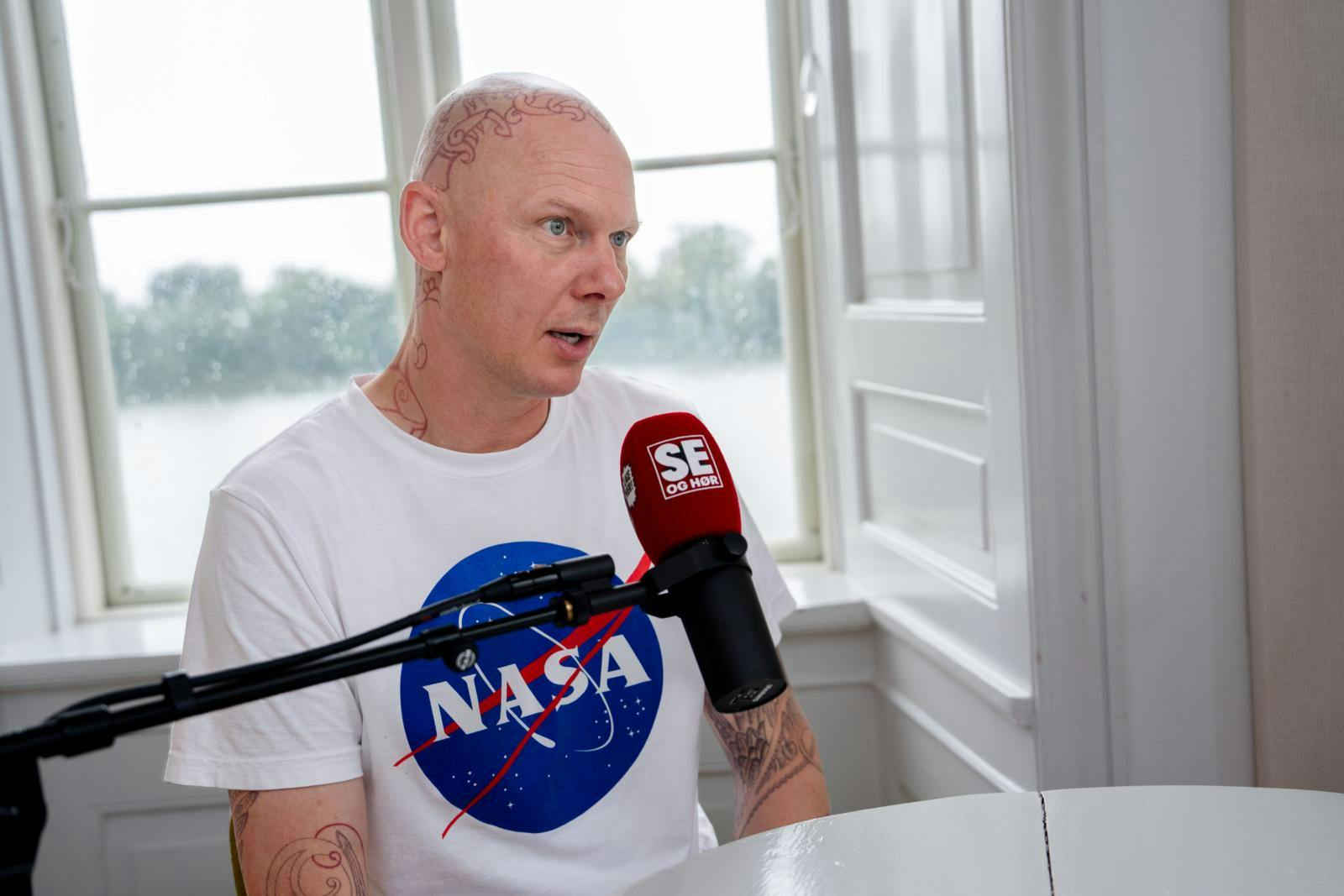 Balancen mellem at være normal og gal er hårfin, erkender Jim Lyngvild. Det er en daglig kamp mellem det gode og det onde, mener han.