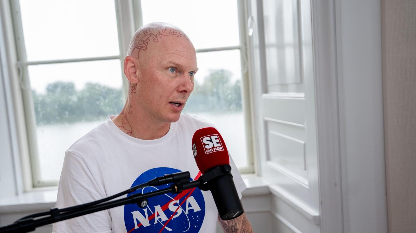 Balancen mellem at være normal og gal er hårfin, erkender Jim Lyngvild. Det er en daglig kamp mellem det gode og det onde, mener han.