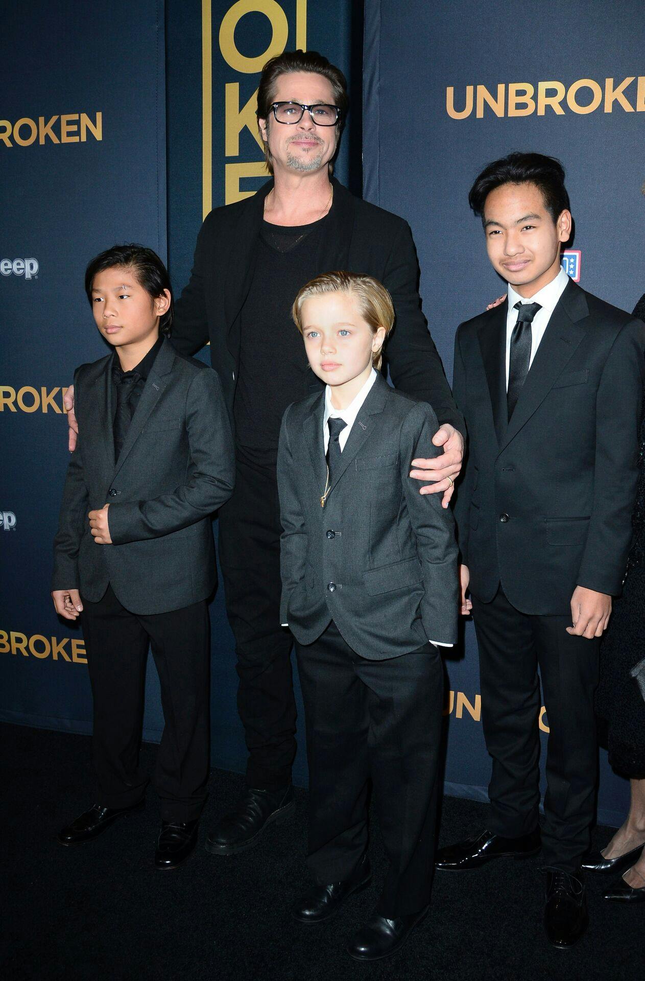 Brad Pitt var i september 2016 under efterforskning af amerikanske myndigheder, efter at han blev anklaget for at have udsat sine børn for fysisk og verbal mishandling under et vredesudbrud. Her med børnene Pax, Shiloh og Maddox.