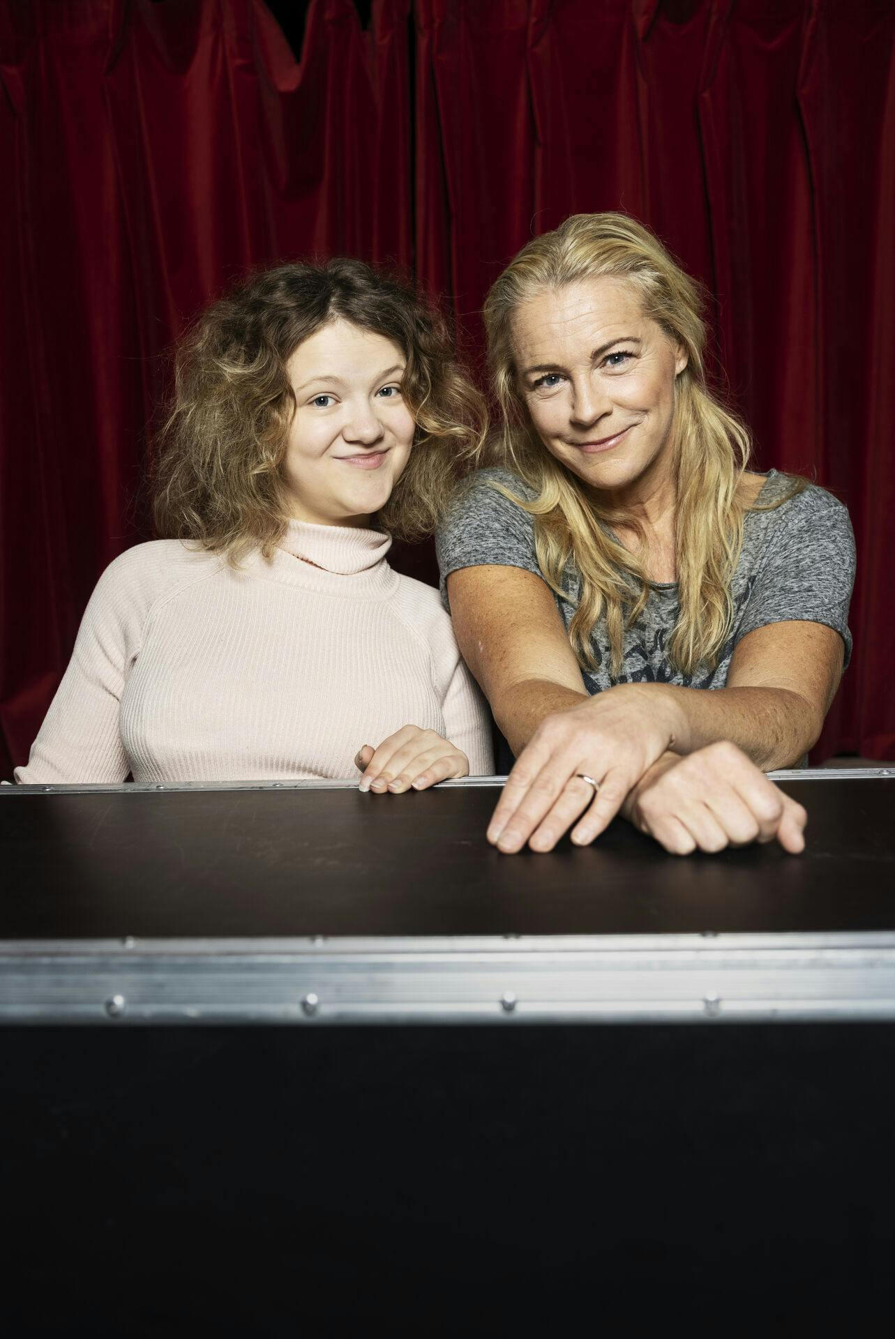Beata Ernman og Malena Ernman inden premieren på musicalen "Forever Piaf".