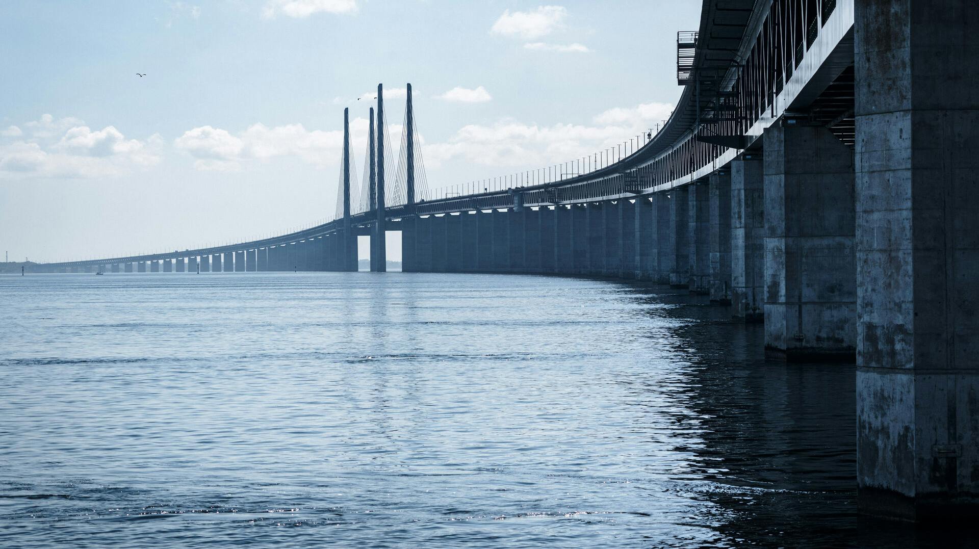 Øresundsbroen er onsdag aften spærret i retning mod Danmark.