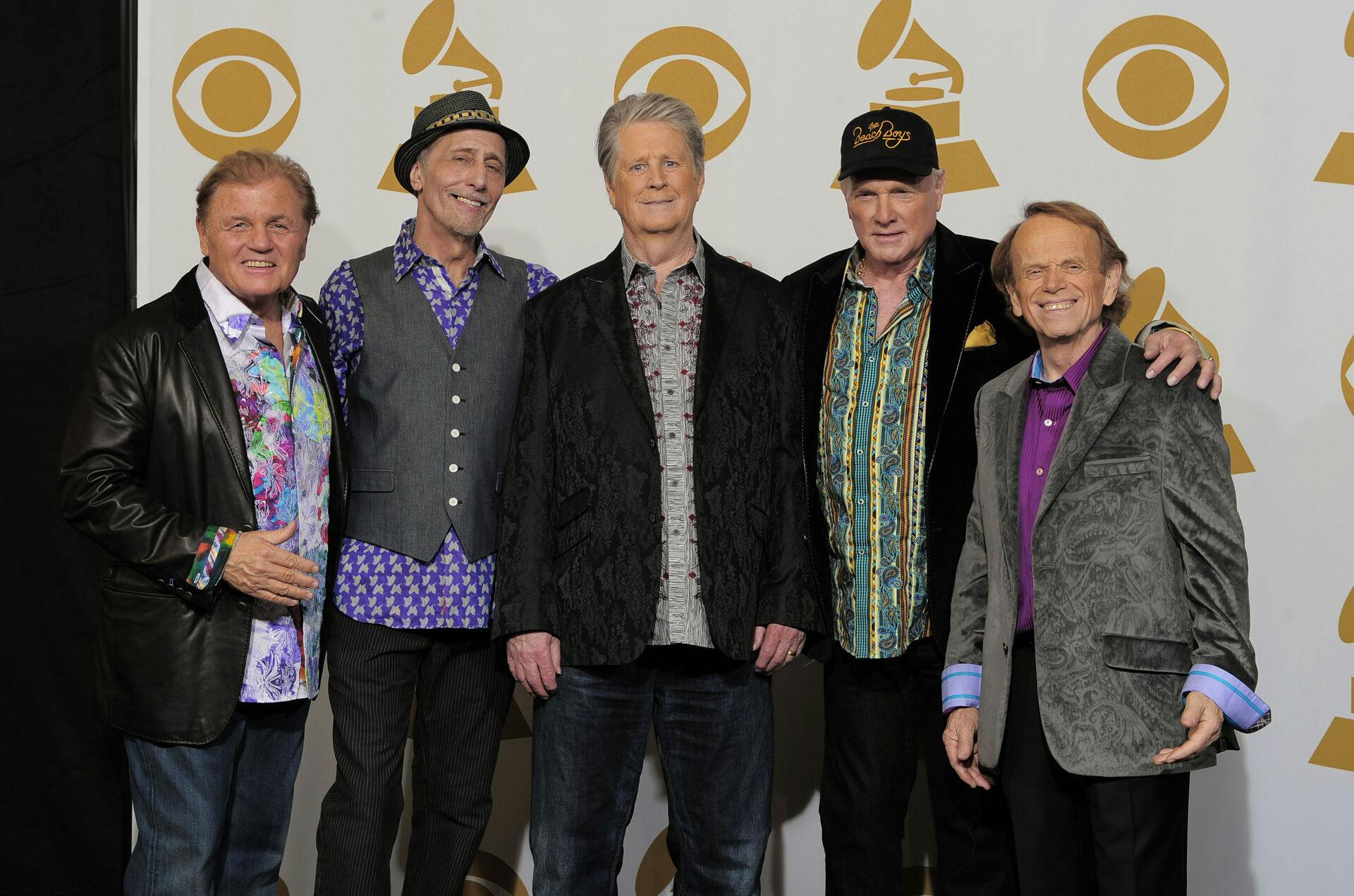 Brian Wilson (i midten) fra "Beach Boys" er død. Han blev 82 år.