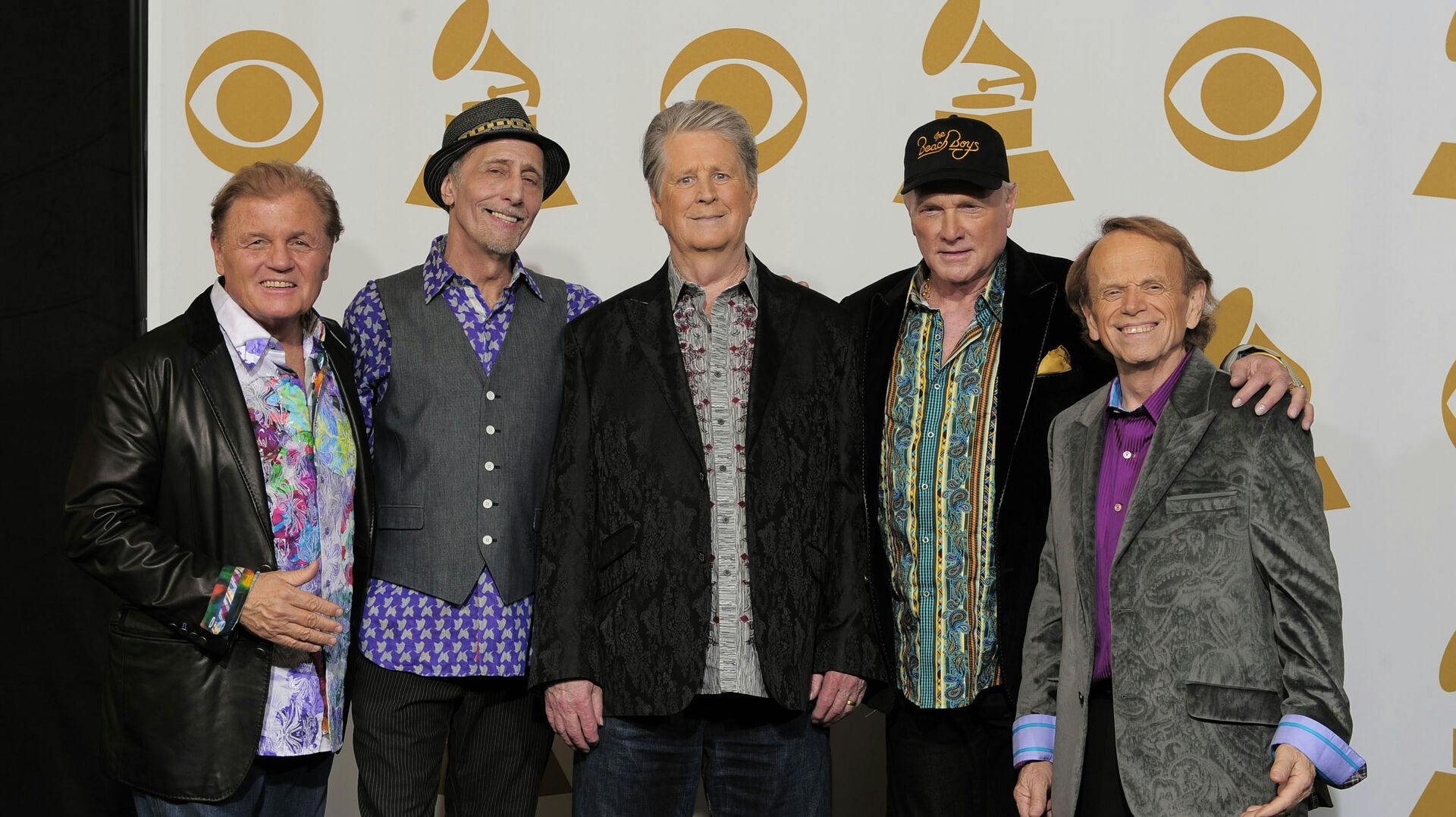 Brian Wilson (i midten) fra "Beach Boys" er død. Han blev 82 år.