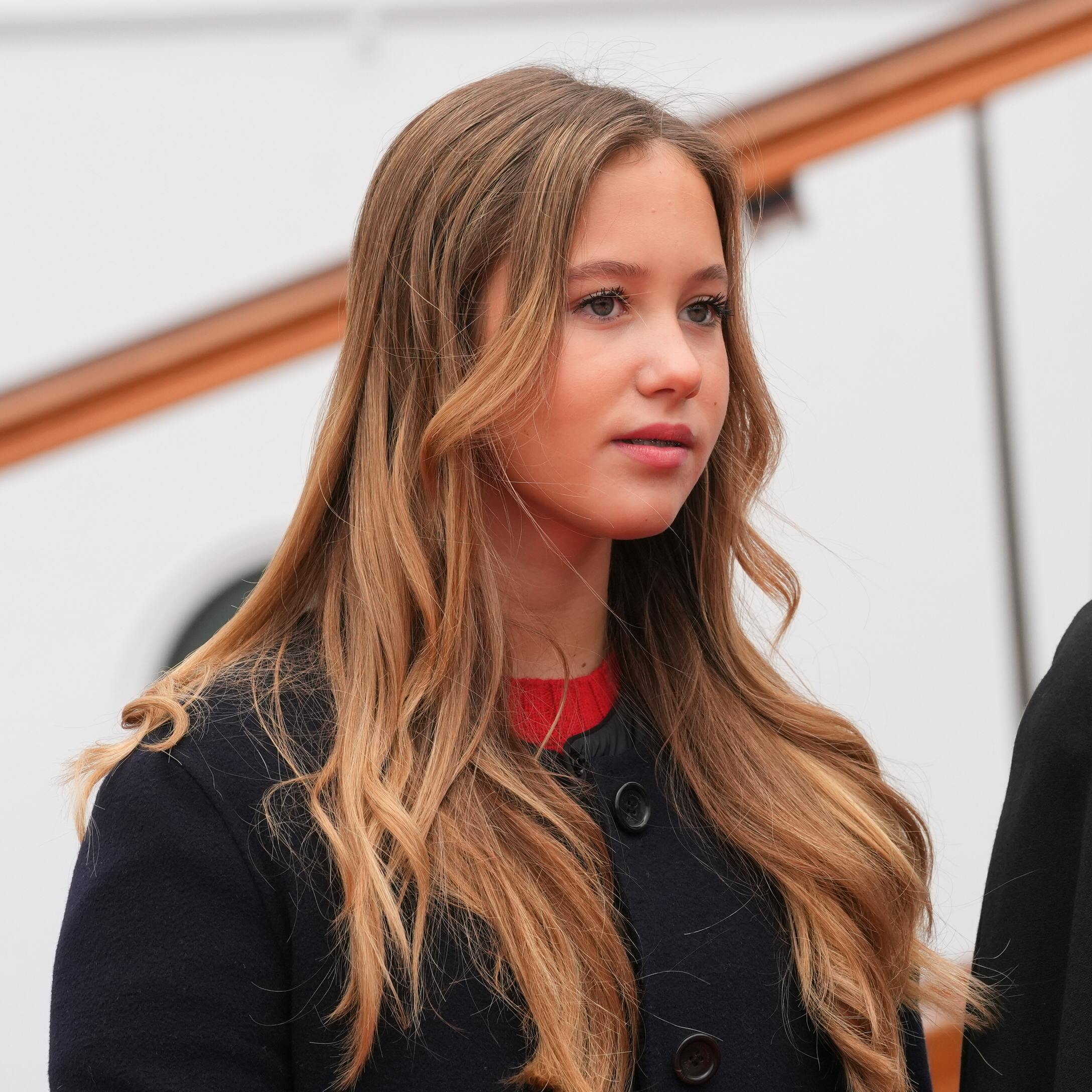 Kong Frederik og dronning Mary er for kort tid siden ankommet til Tórshavn – og det var i festlig stil!