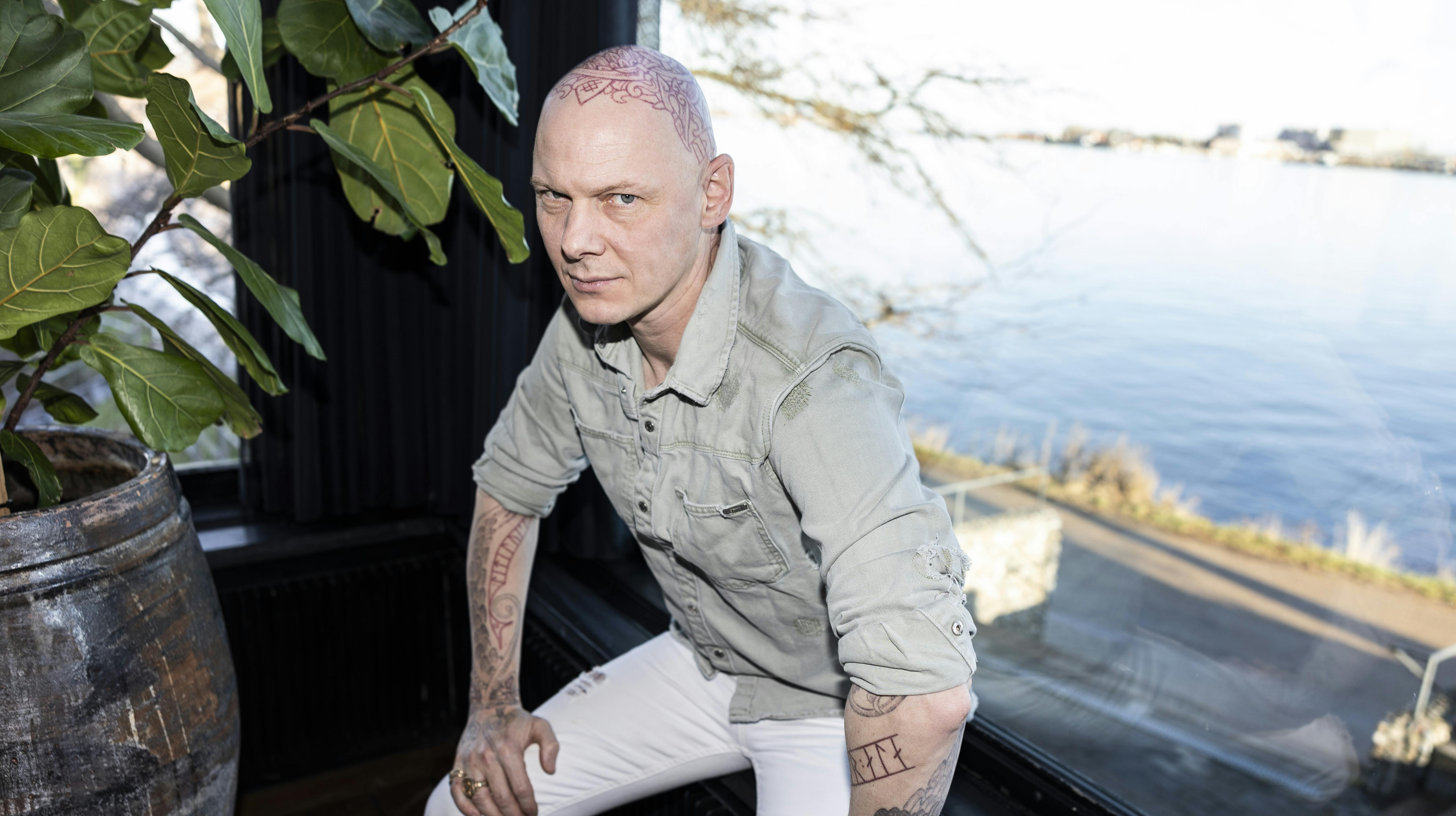 Jim Lyngvild har hele sit liv oplevet voldsomme anfald, der både er psykisk og fysisk tortur.
