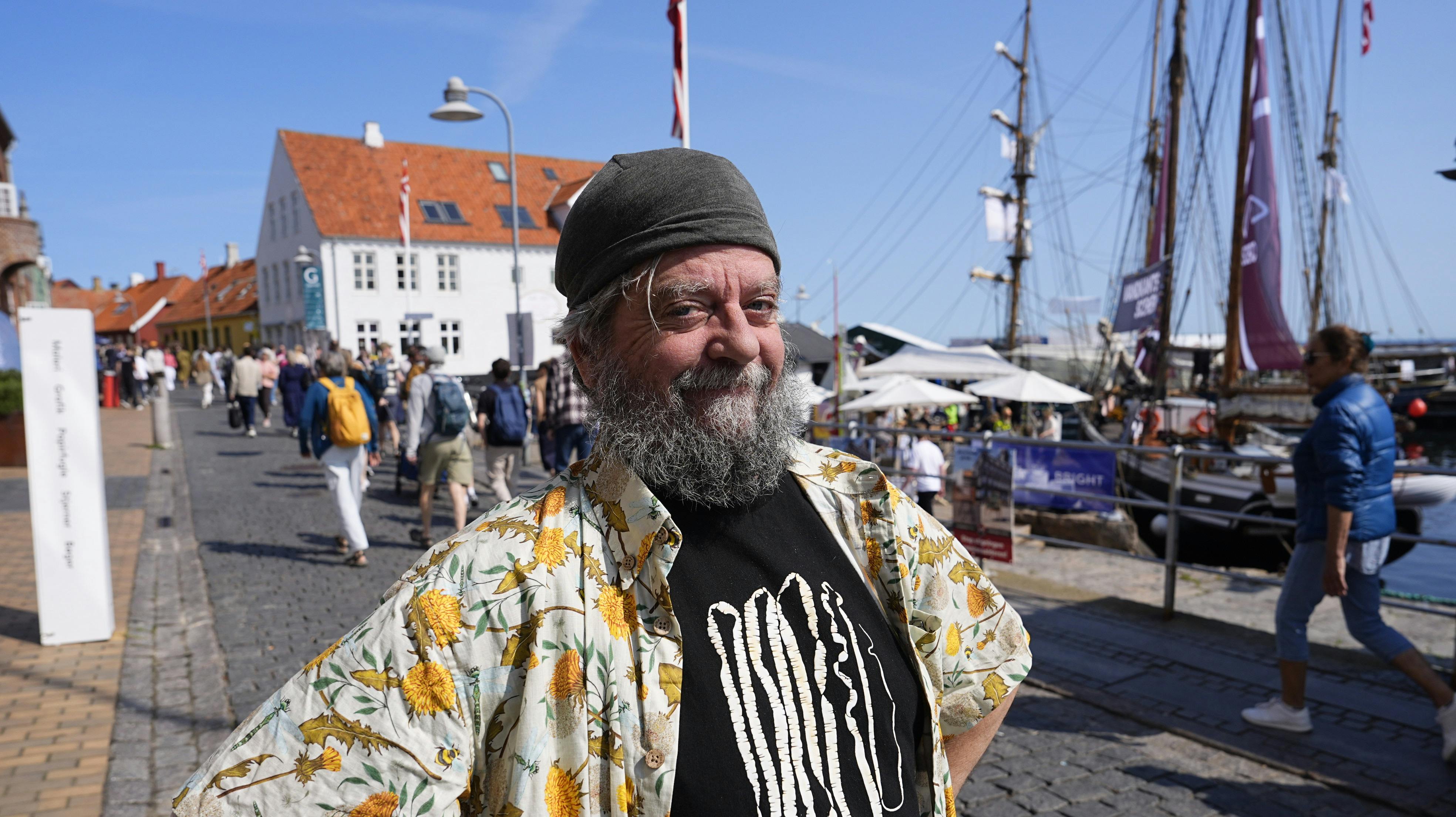 Anders Lund Madsen i strålende humør.