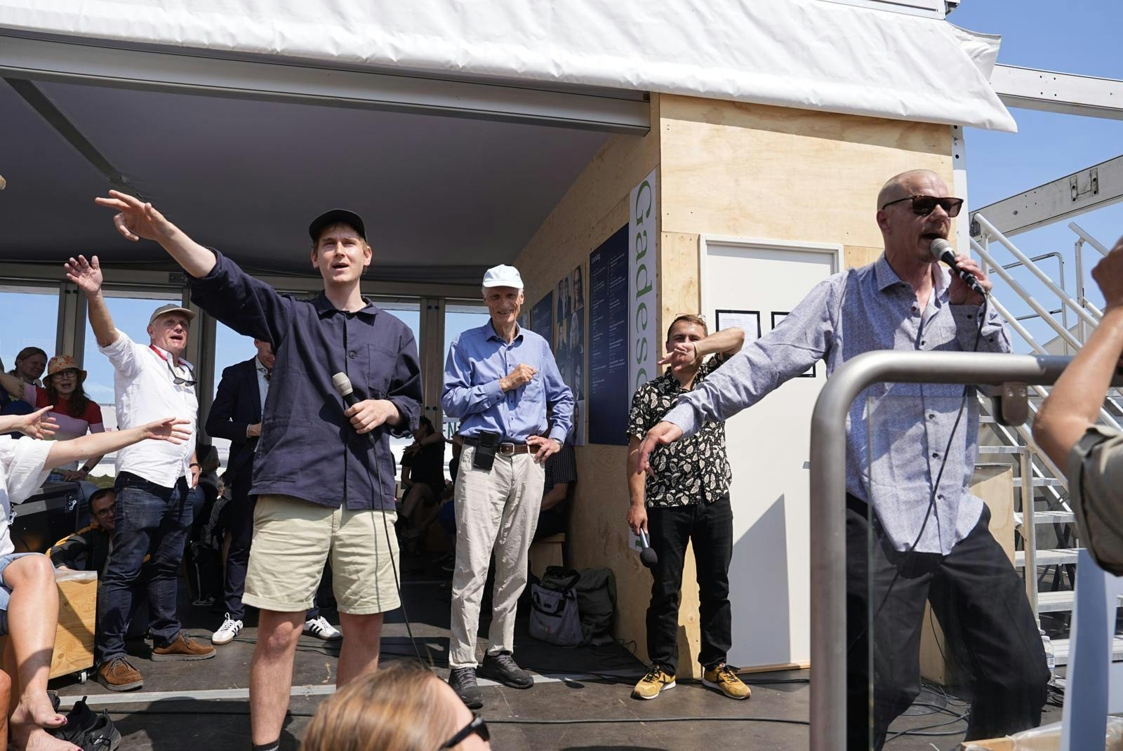 Det kan man da kalde at komme i centrum af dansk politik.