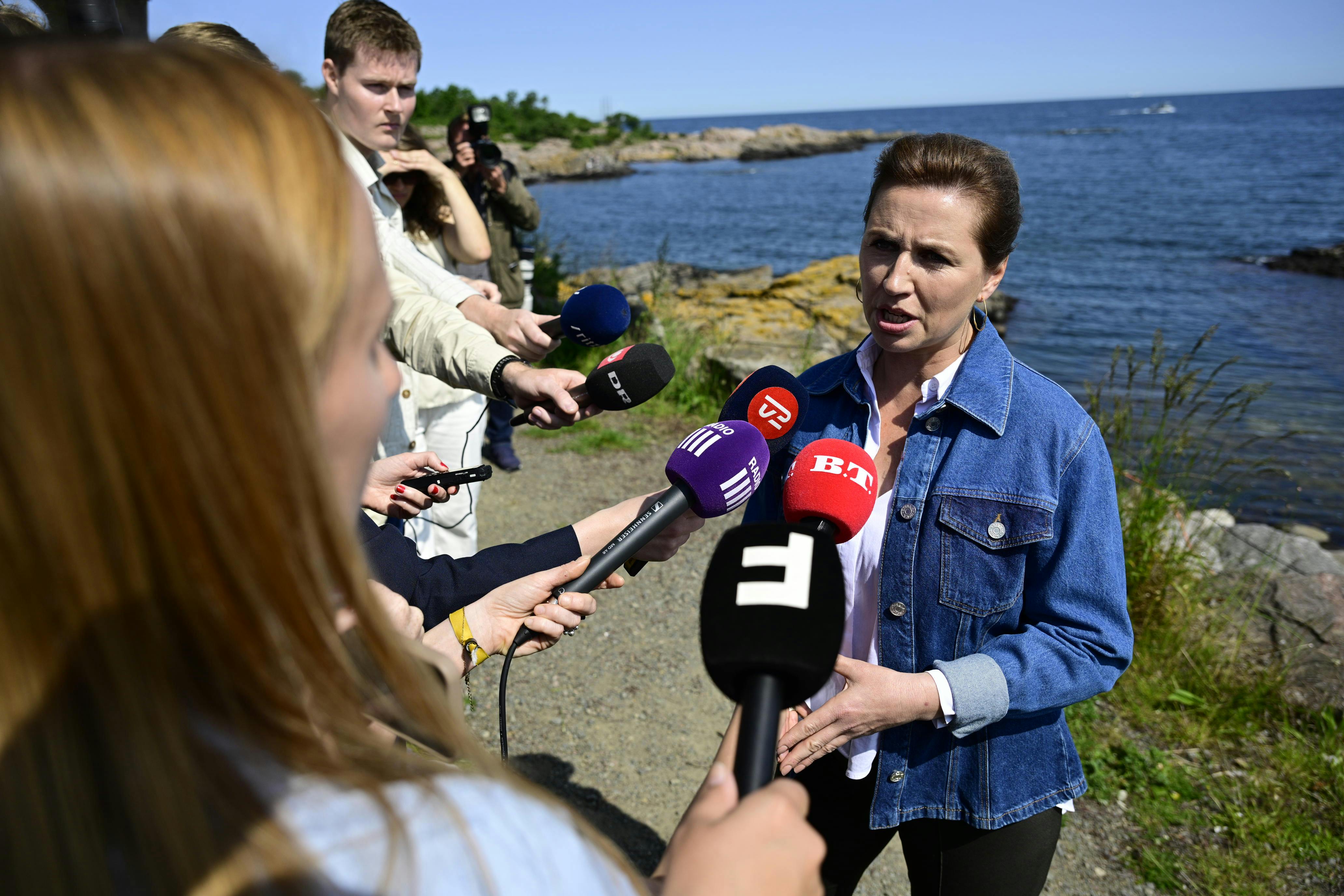 Mette Frederiksen bekræfter, at Socialdemokratiet har ønsket at skille sig af med Henrik Sass Larsen.