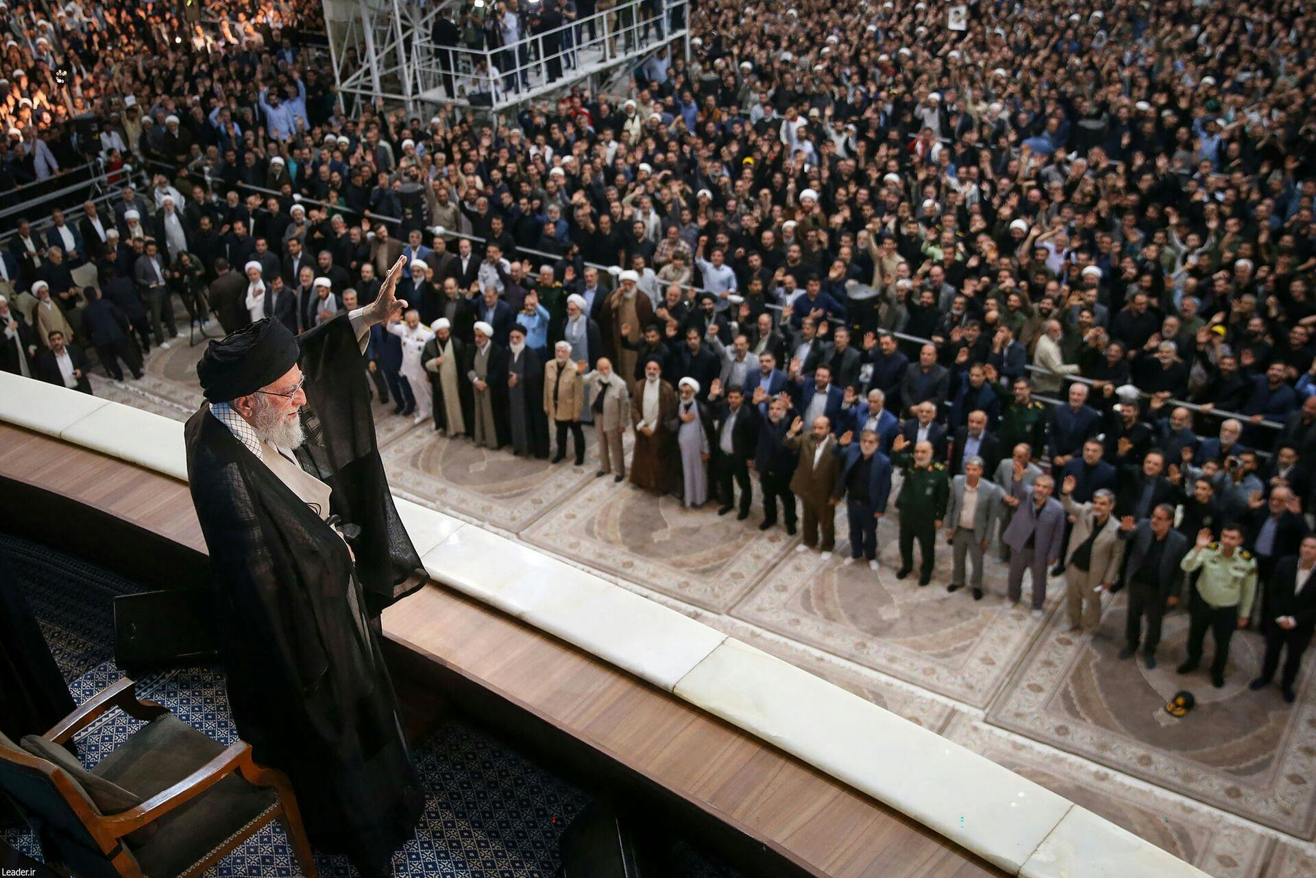 Det er ikke første gang, at lederen af diktaturet i Iran, Ayatollah Ali Khamenei, truer med bål og brand efter et angreb fra Israel.