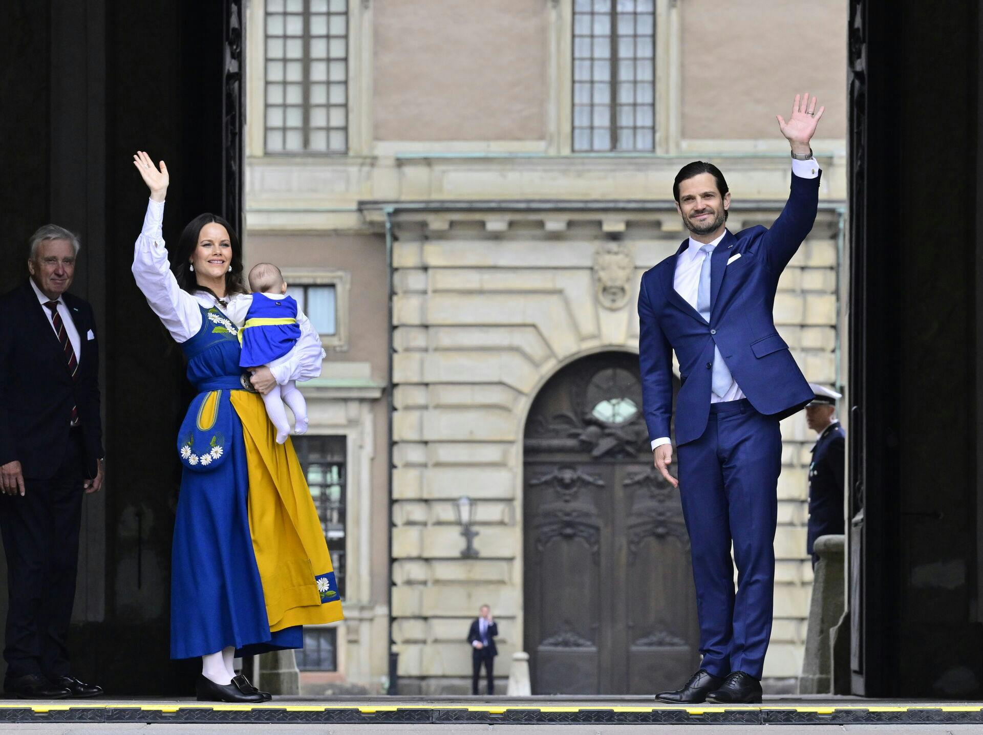 Tættere kommer hverken du eller det svenske folk på dåben i dag. I hvert fald ikke hvis håbet var, at man kunne kigge med på tv undervejs.