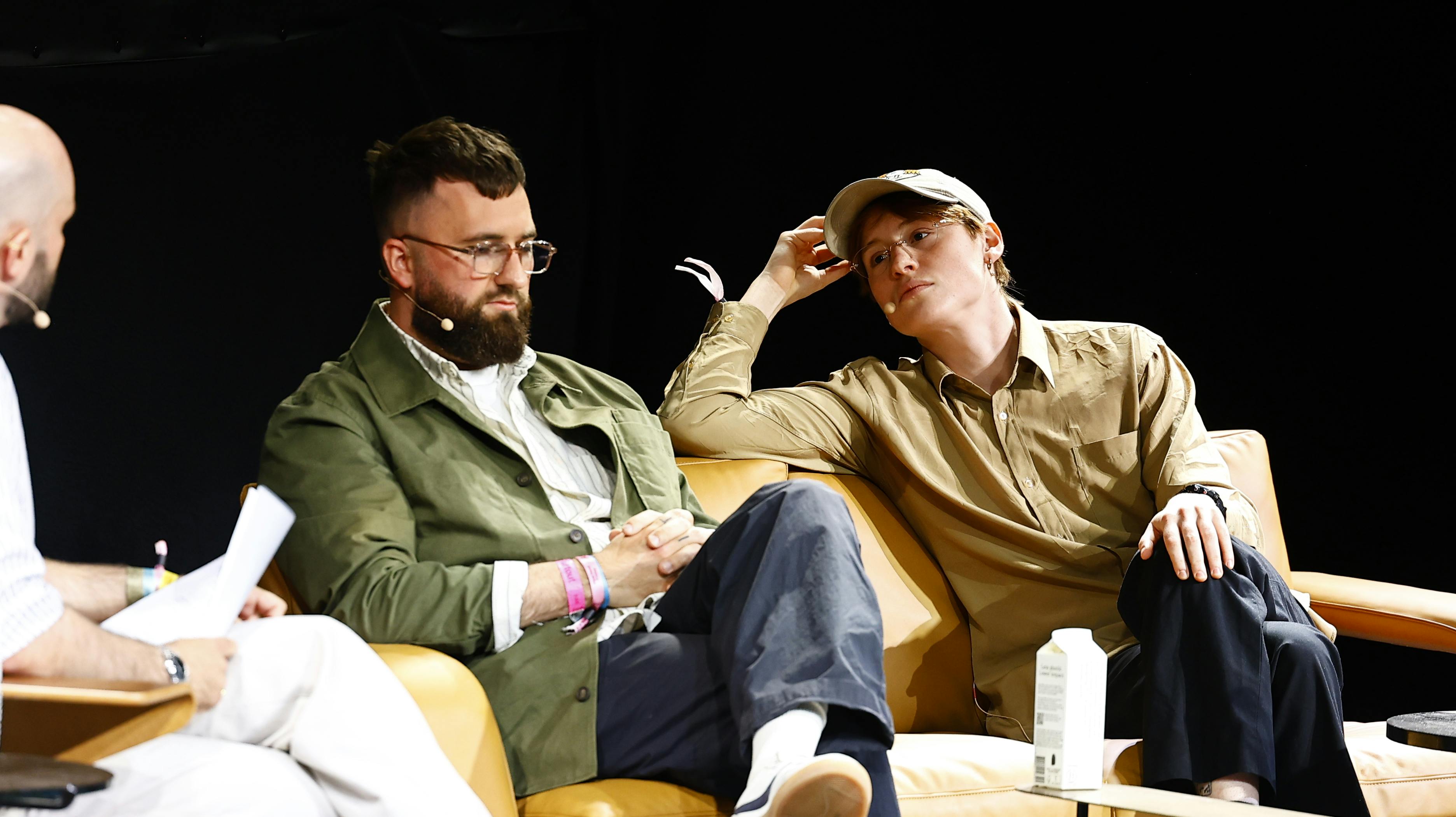 Her sidder Jonas Risvig og Nina Rask og taler om stort og småt til Heartland Festival.