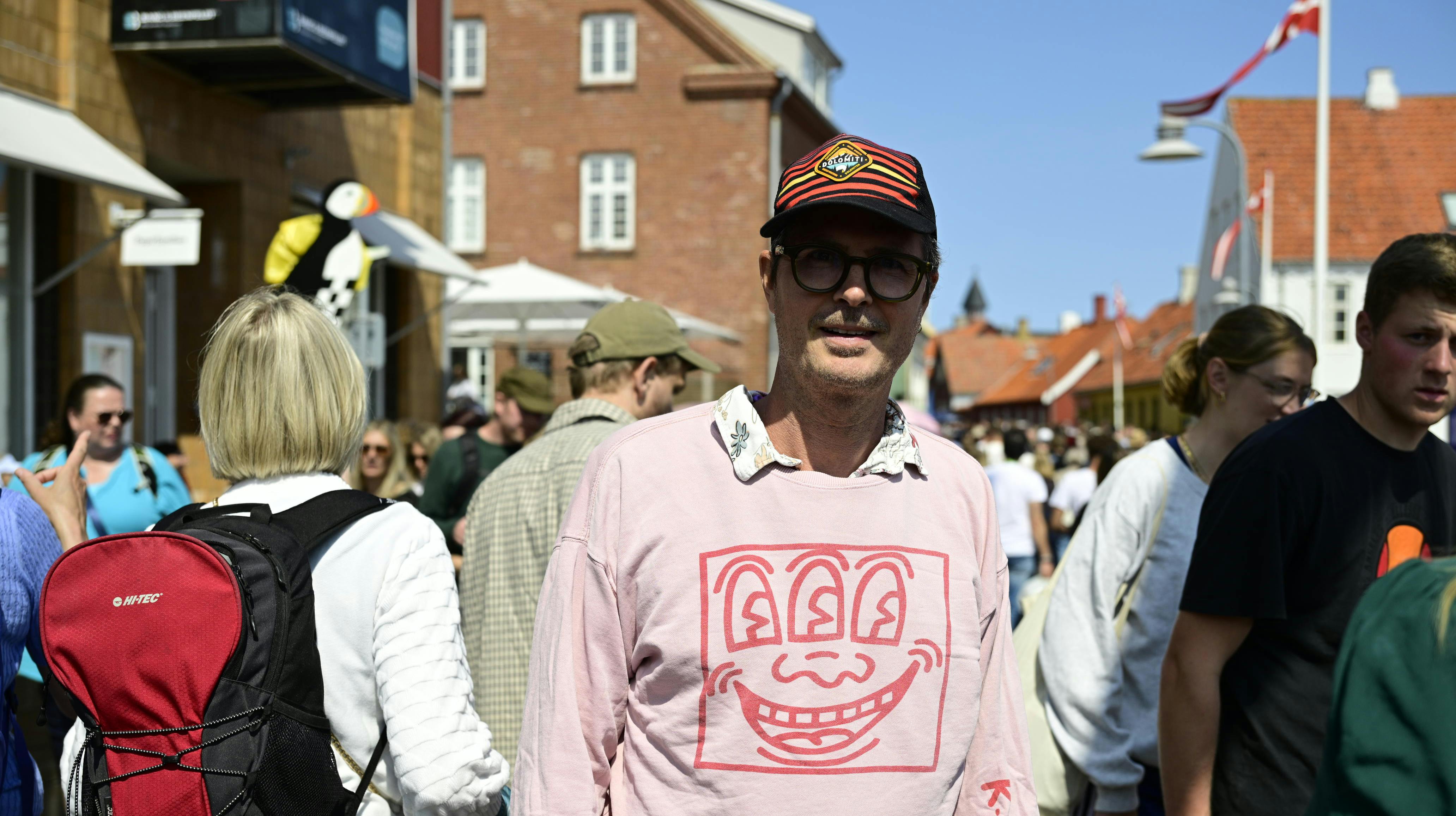 Smilet var stort hos Pelle Hvenegaard, da SE og HØR mødte ham på Folkemødet. 