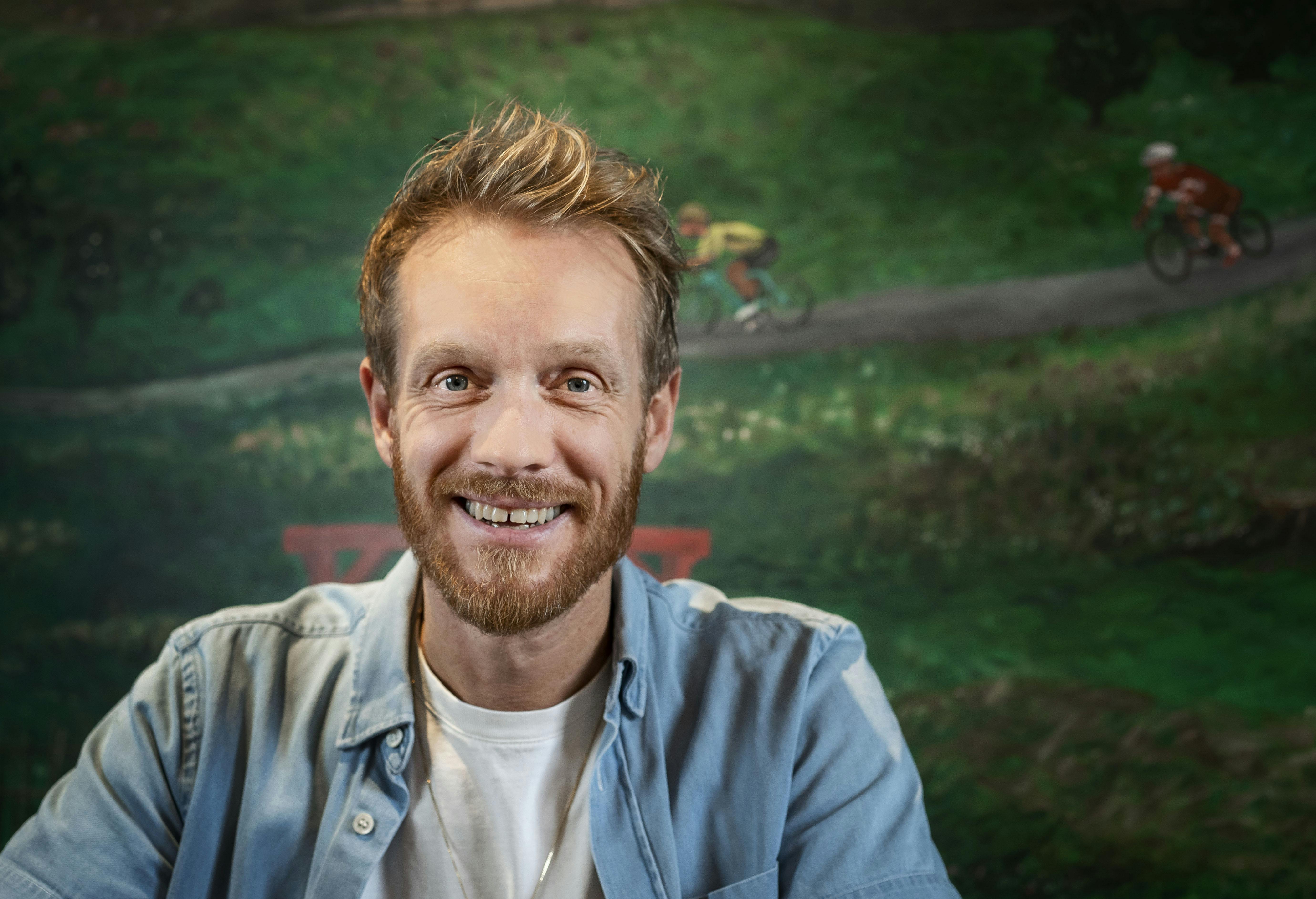 "Kender du typen"-værten, Tobias Hansen forsøgte at stikke af fra hospitalsstuen i Aalborg, hvor han var indlagt, efter han fik hjertestop.