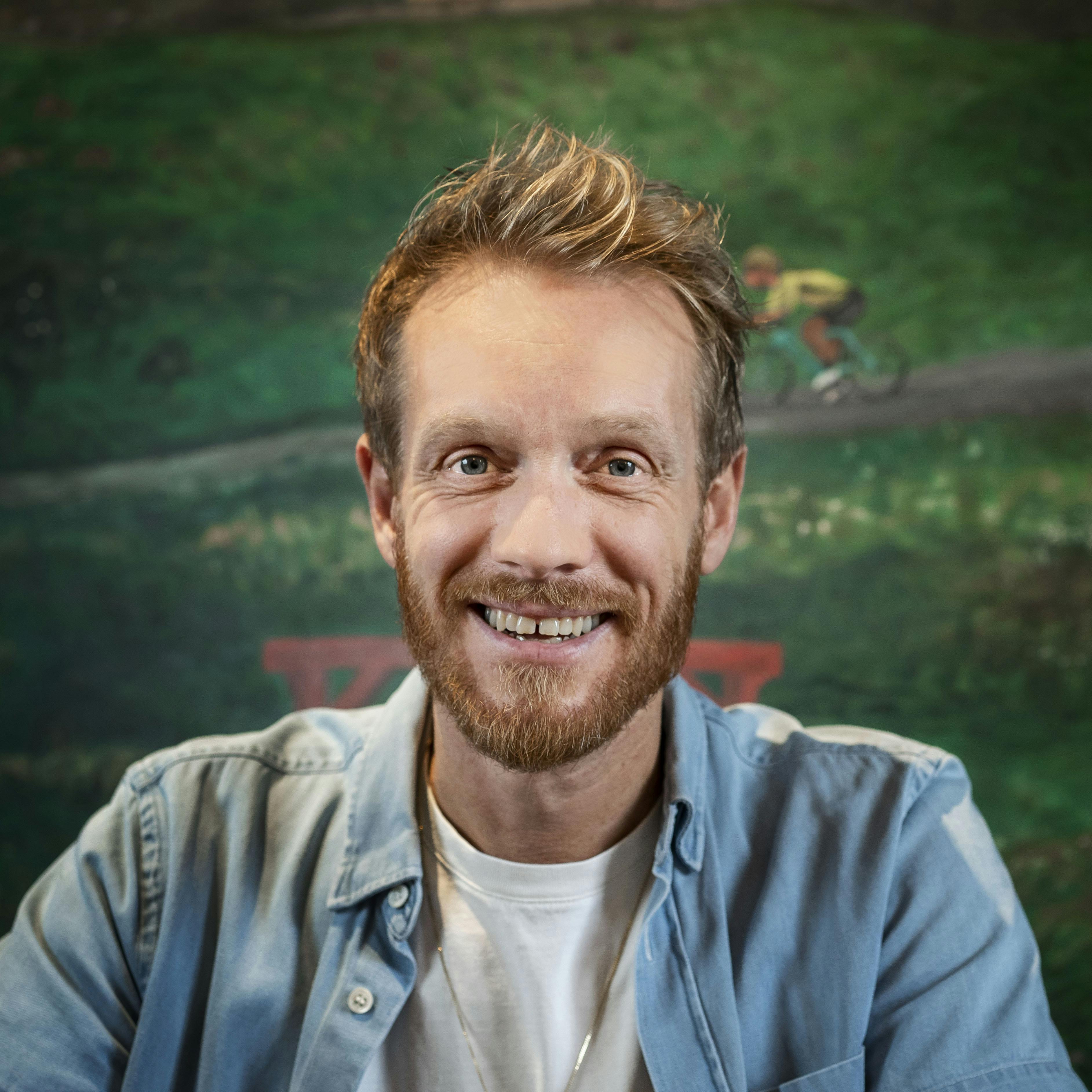 "Kender du typen"-værten, Tobias Hansen forsøgte at stikke af fra hospitalsstuen i Aalborg, hvor han var indlagt, efter han fik hjertestop.