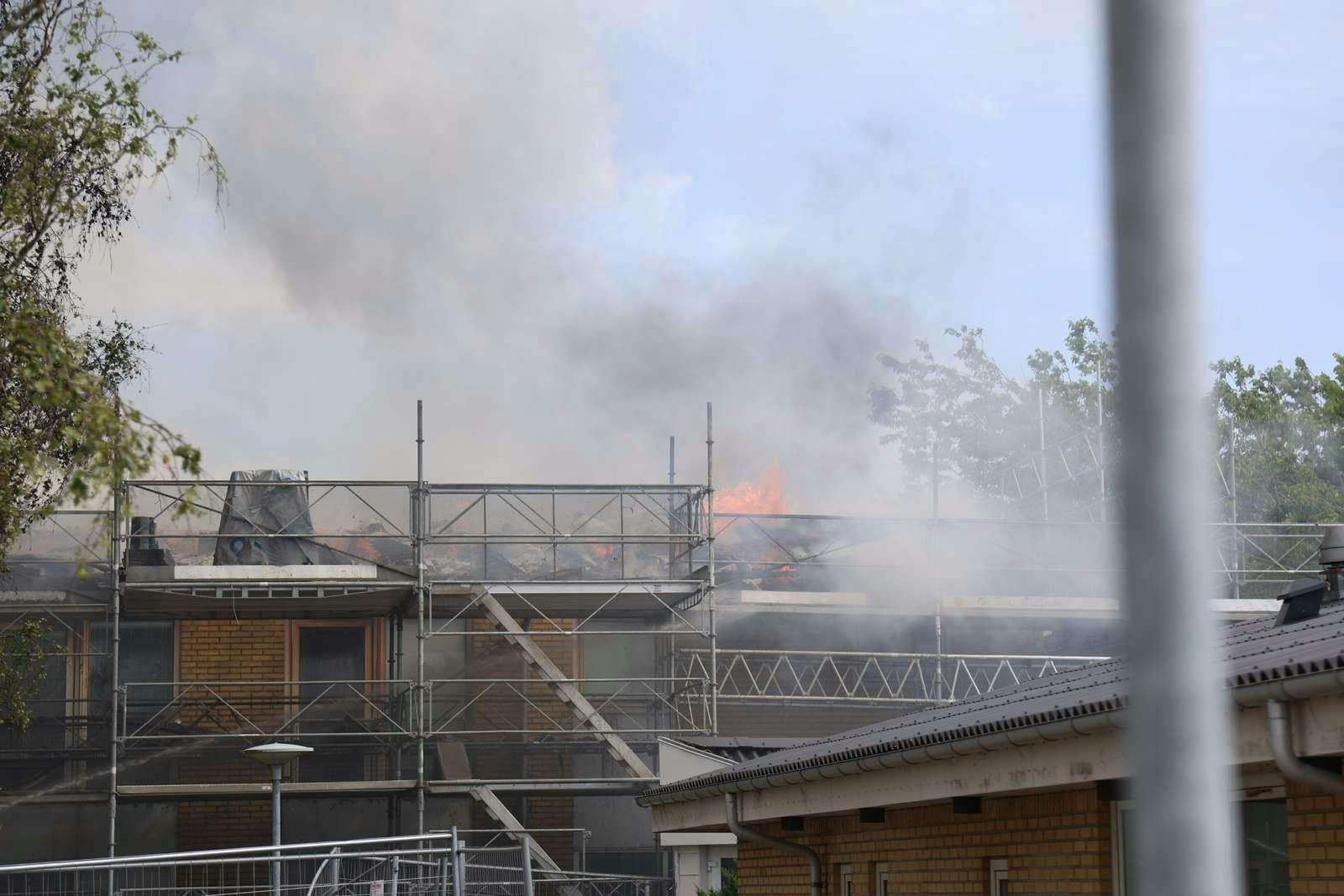 Et plejehjem i Suldrup i Himmerland blev lørdag evakueret på grund af brand, oplyser Nordjyllands Politi på X. Alle beboere blev hurtigt bragt i sikkerhed, og ingen kom noget til.