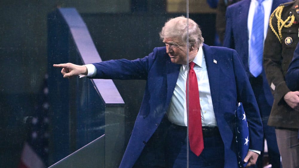 USA's præsident, Donald Trump, skriver søndag morgen dansk tid, at USA intet har haft med de seneste angreb mod Iran at gøre. Det skriver han på Truth Social.
