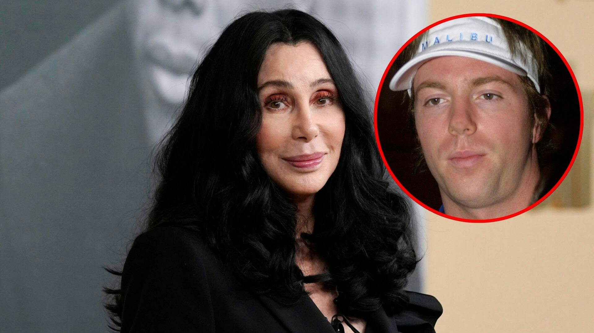 Chers søn, Elijah Blue Allman blev lørdag morgen amerikansk tid indlagt på grund af en overdosis. Meldingerne fra TMZ går på, at han søndag aften dansk tid fortsat er indlagt, og er heldig med stadig at være i live.