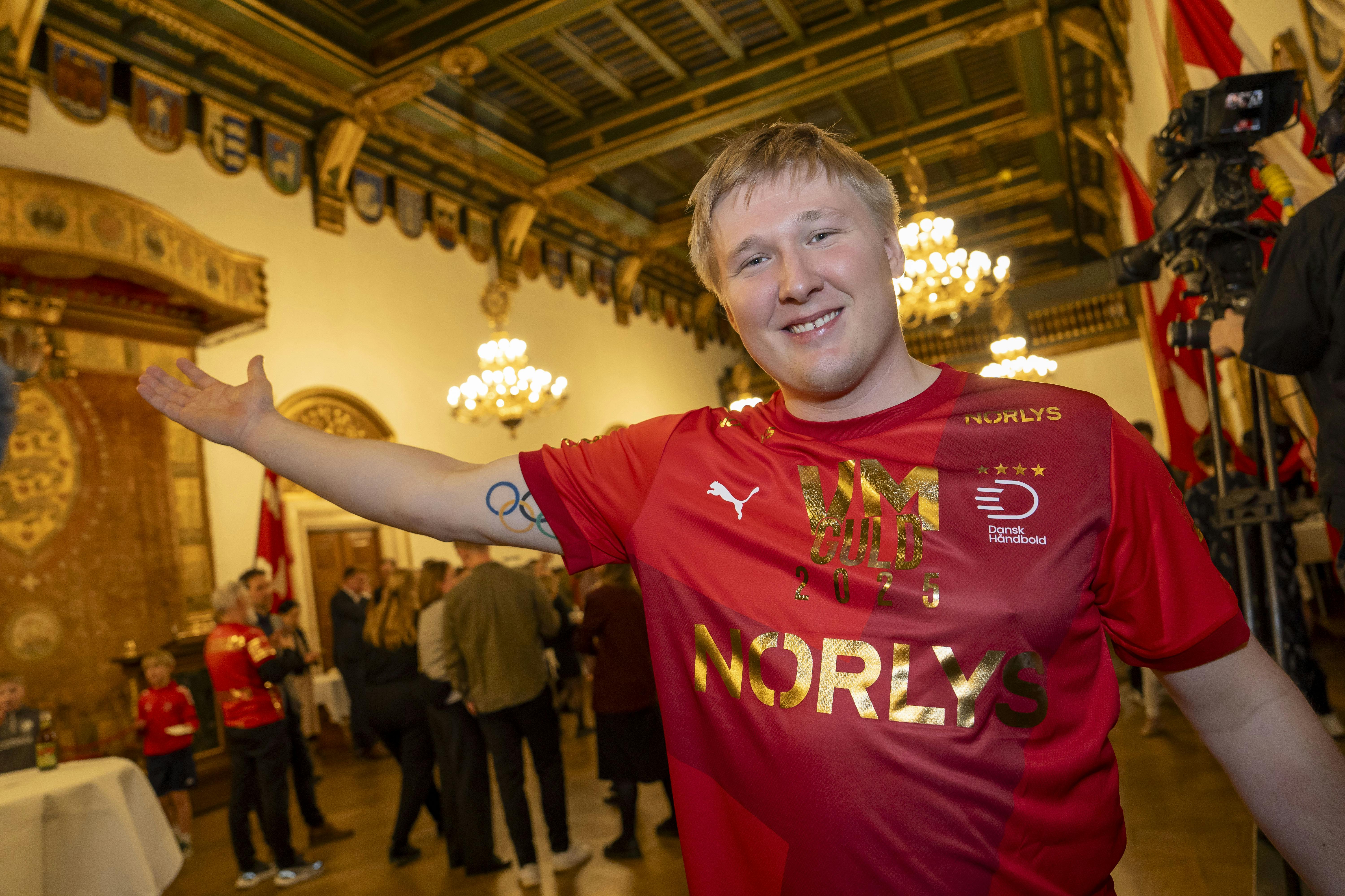 I et interview med Jyllands-Posten fortæller Emil Nielsen, at angst og nervøsitet er en stor del af kampdagene, når de allerstørste kampe finder sted. Især inden EM-finalen i 2024 var den gal.