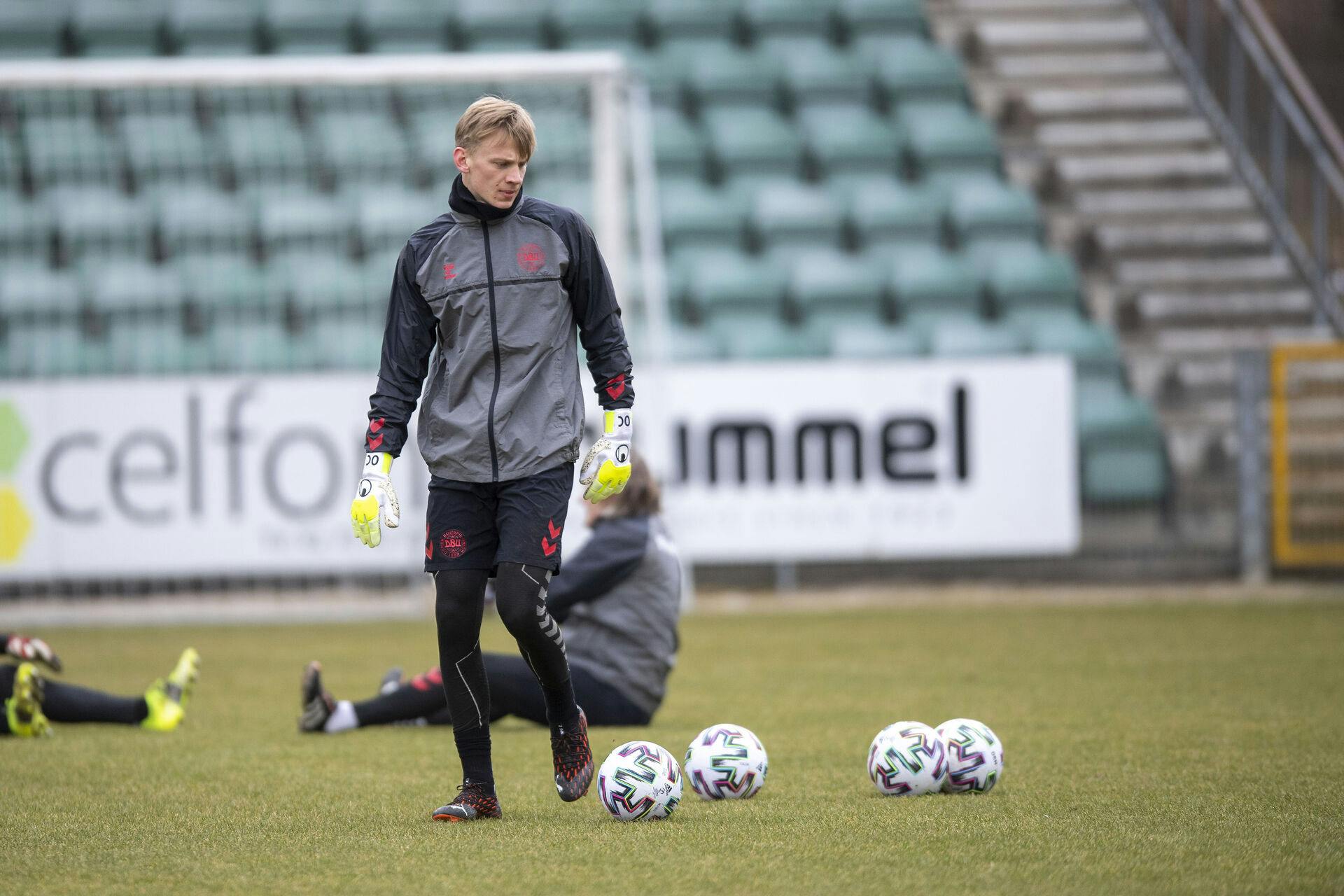 Oliver Christensen træner med U21 landsholdet før afrejse til EM-slutrunde, på Gladsaxe Stadion mandag den 22. marts 2021.. (Foto: Thomas Sjørup/Ritzau Scanpix)