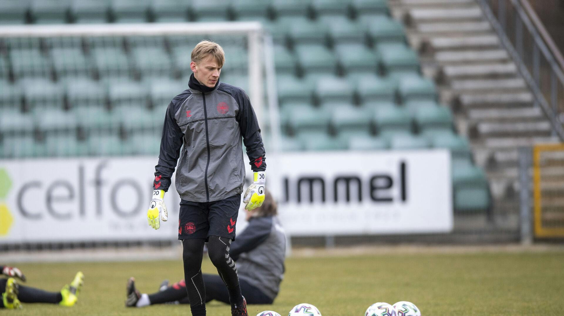 Oliver Christensen træner med U21 landsholdet før afrejse til EM-slutrunde, på Gladsaxe Stadion mandag den 22. marts 2021.. (Foto: Thomas Sjørup/Ritzau Scanpix)