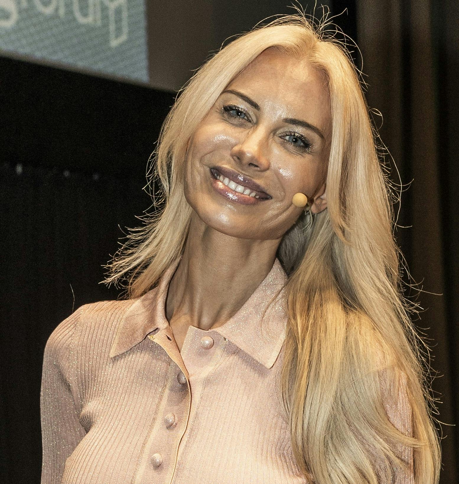 Katherine Diez bliver ny vært på det datingprogram, SE og HØR kunne afsløre tidligere i dag.